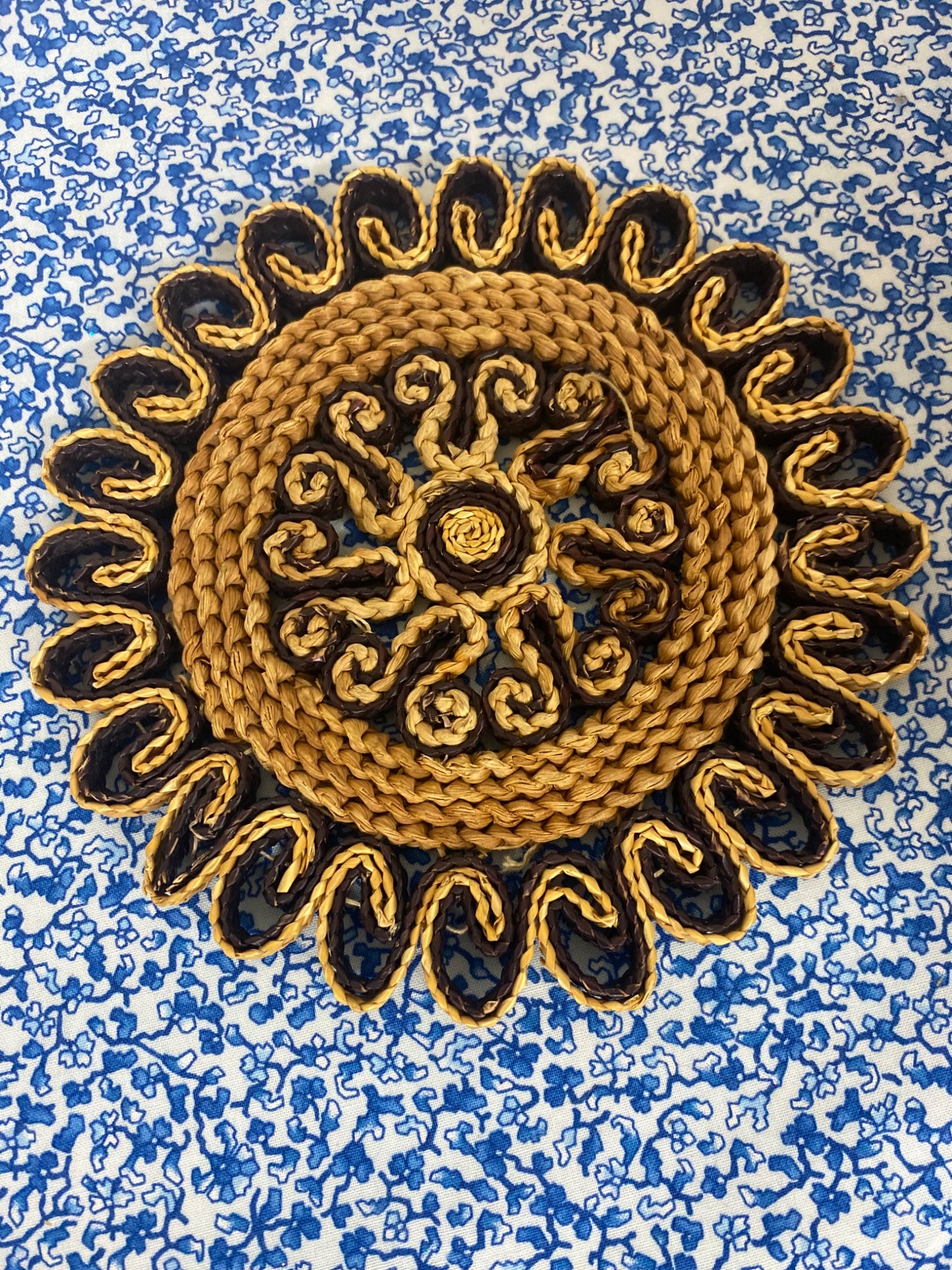 dark brown swirl wicker pot holder - 1