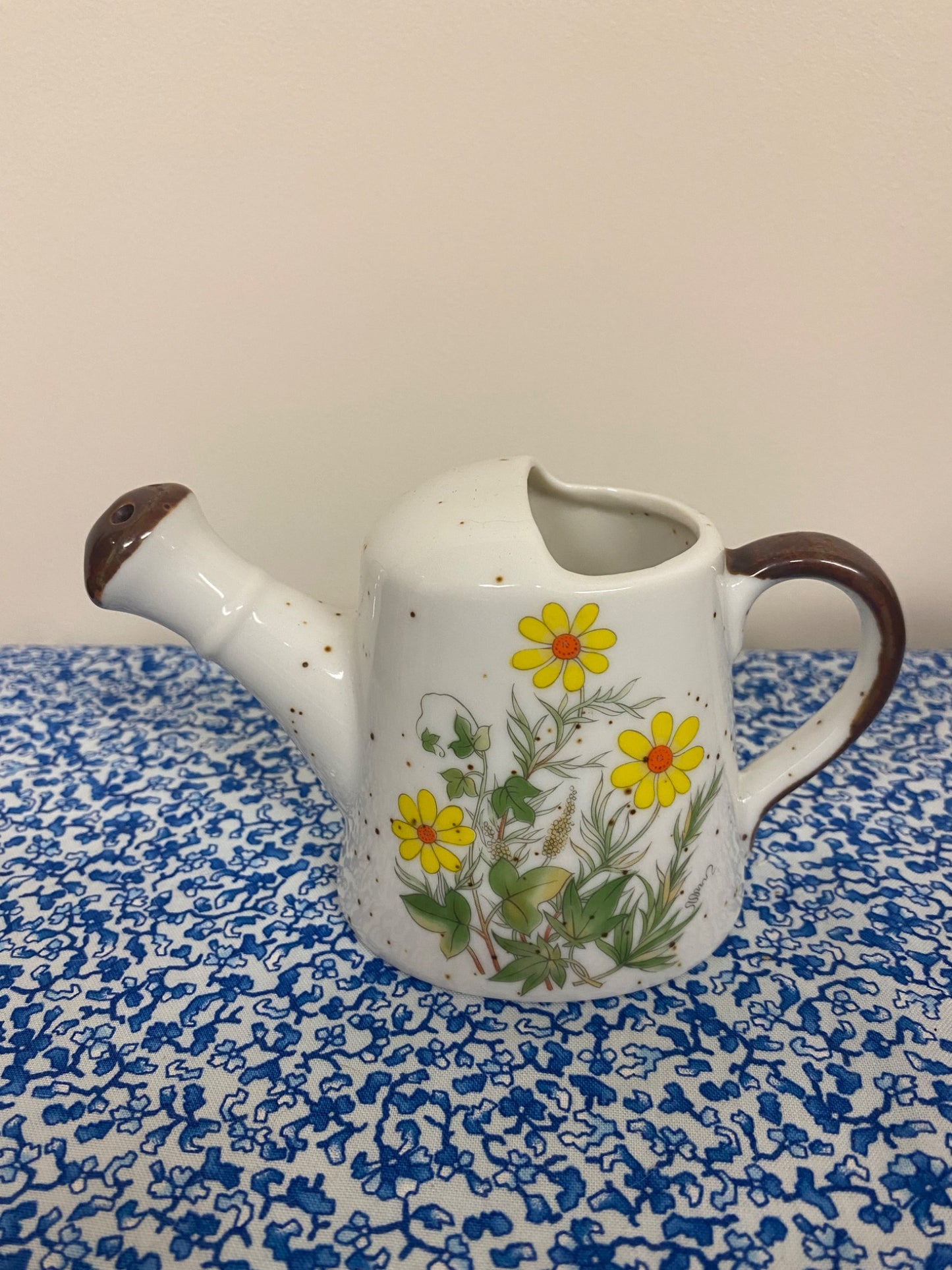 small speckled watering can - 1