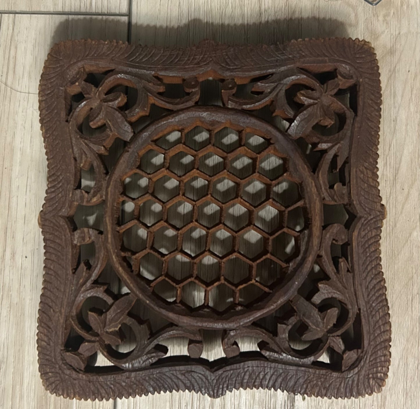Wooden honeycomb trivet - 1