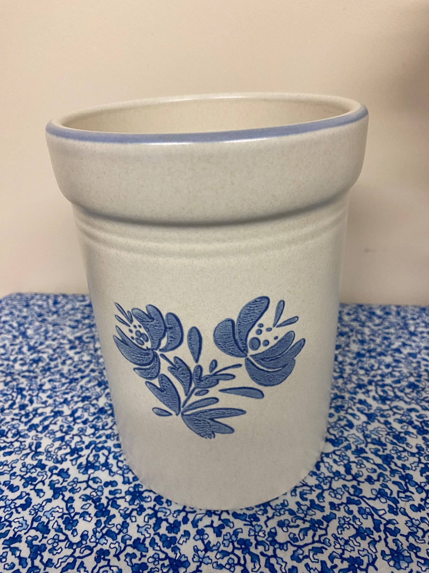 blue heart crock/utensil holder - 1