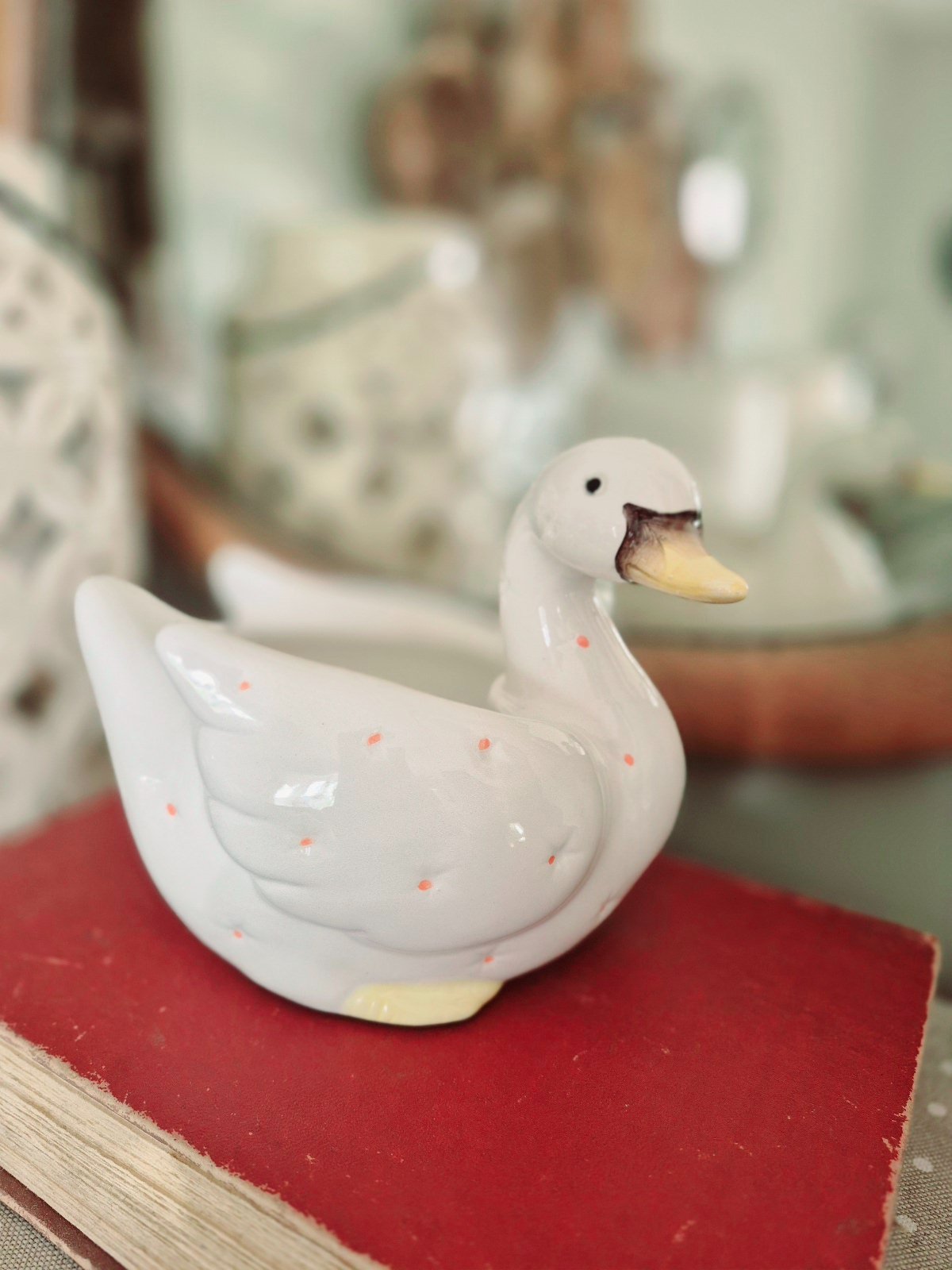 Small swan planter