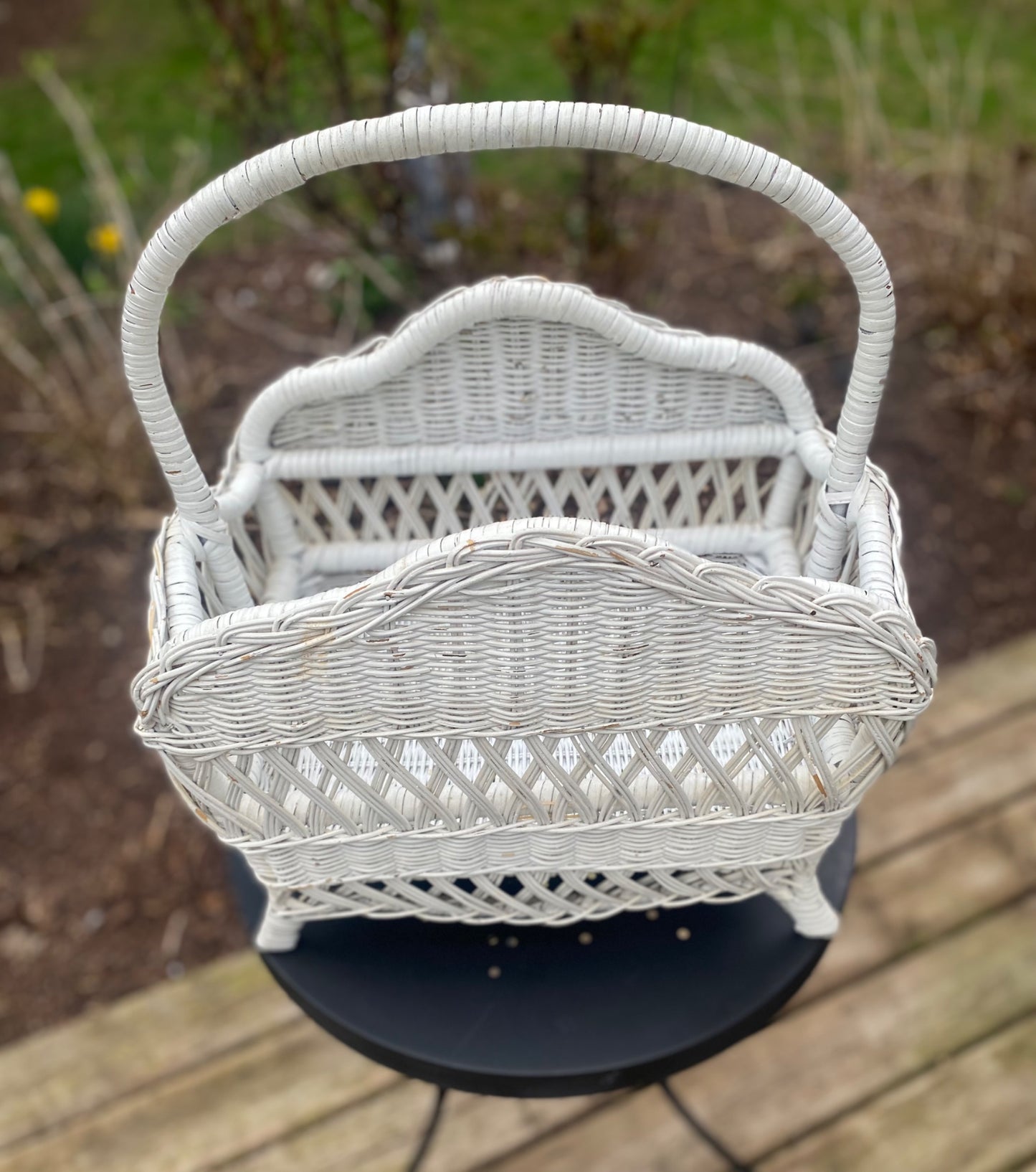 White Wicker Vintage Magazine Stand