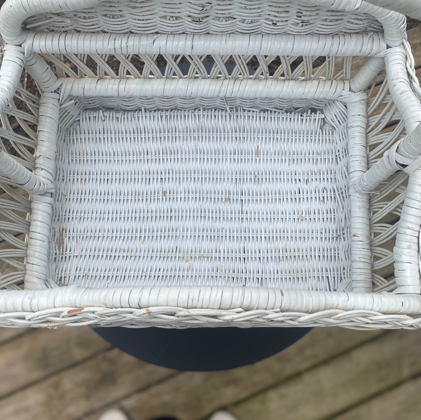 White Wicker Vintage Magazine Stand
