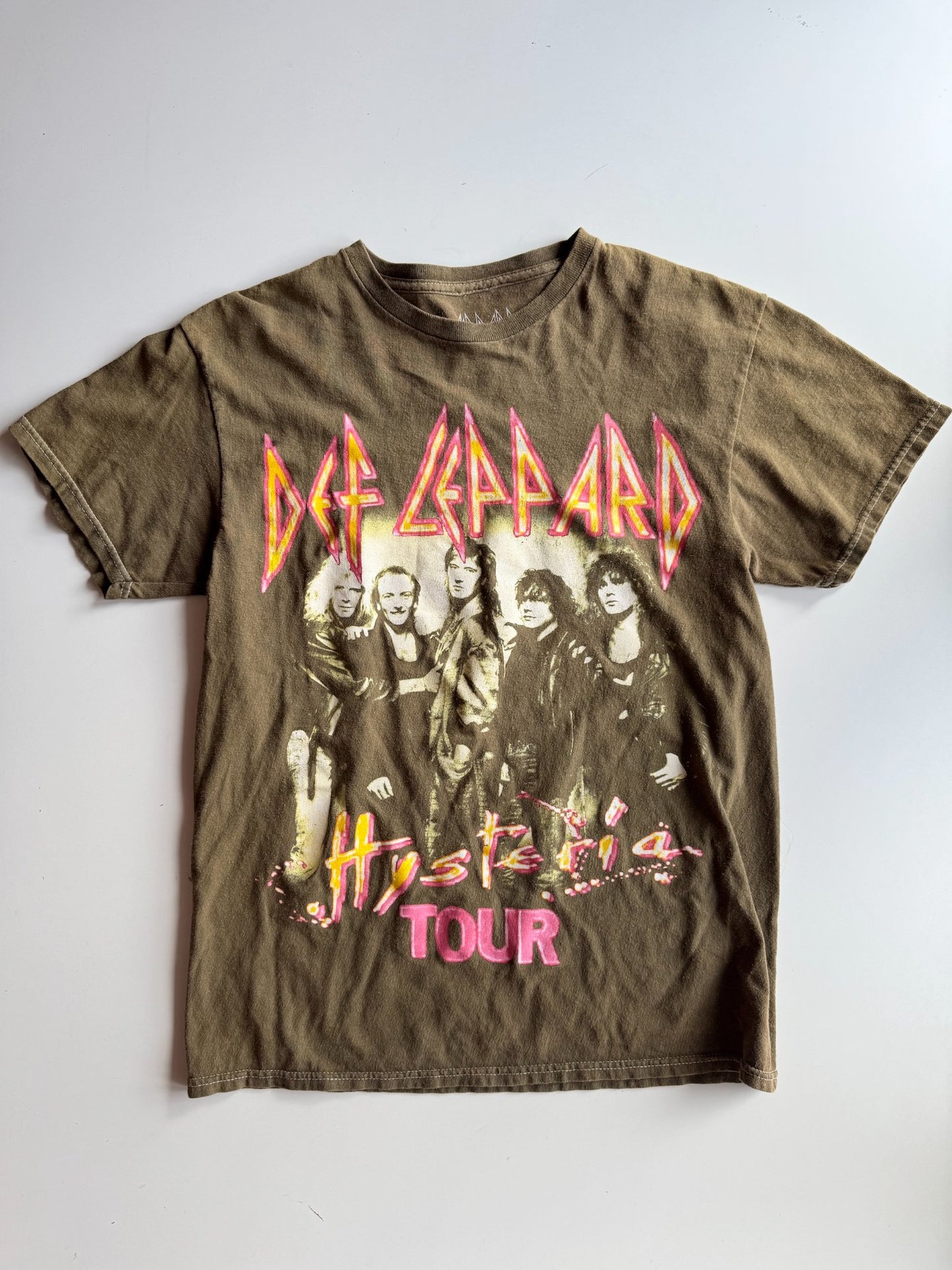 0519 Def Leppard brown t-shirt