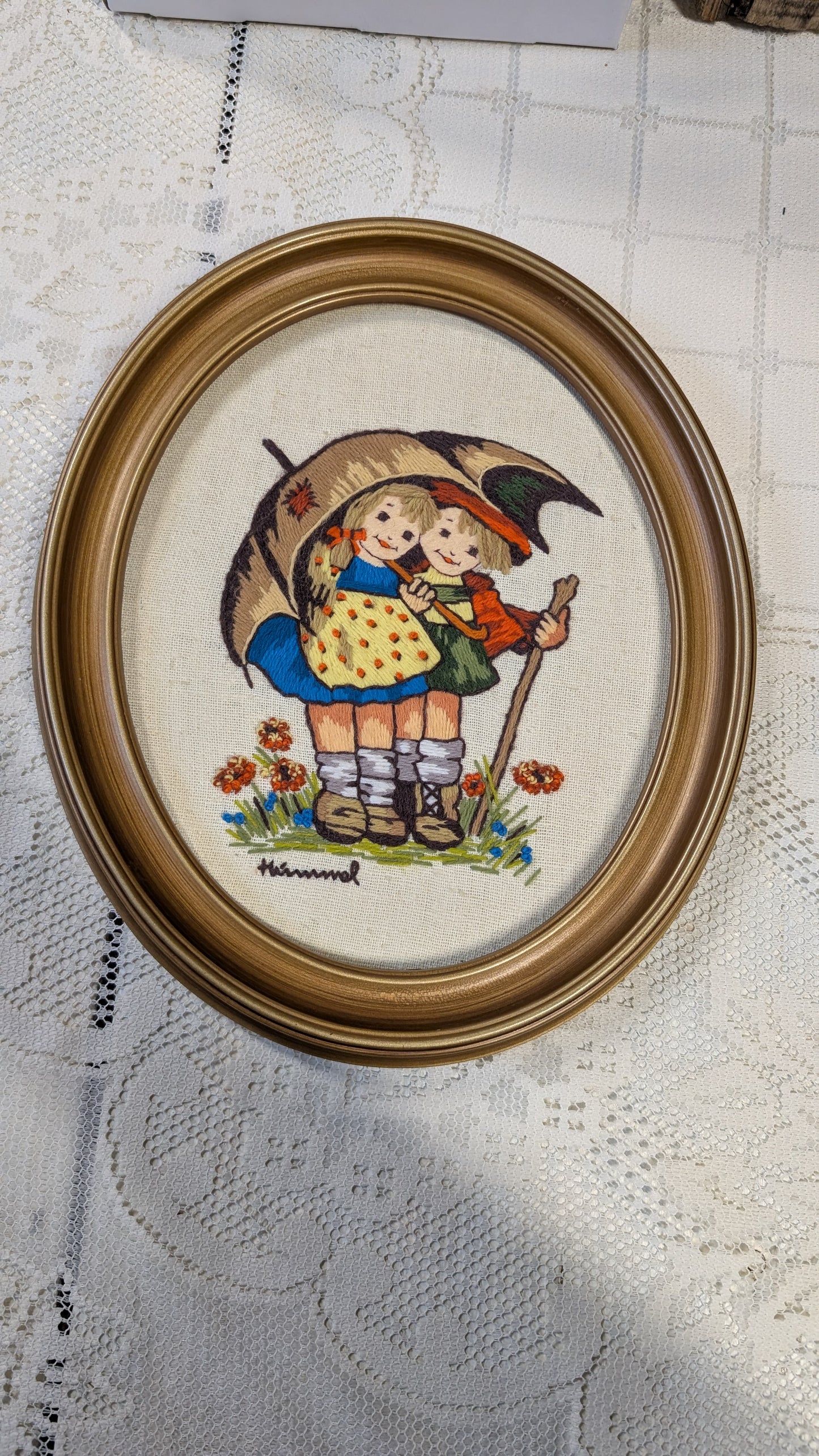 Hummel embroidery oval