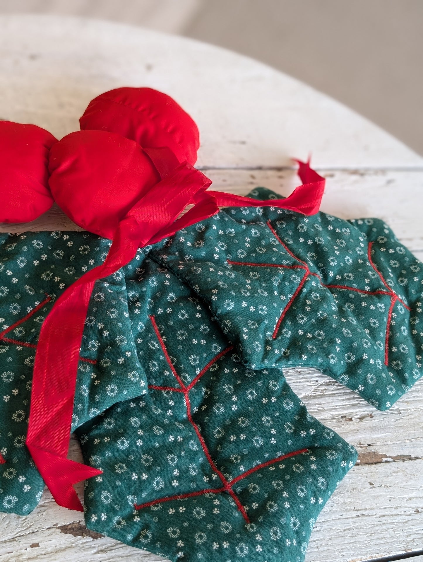 Set of 3 sewn holly leaves