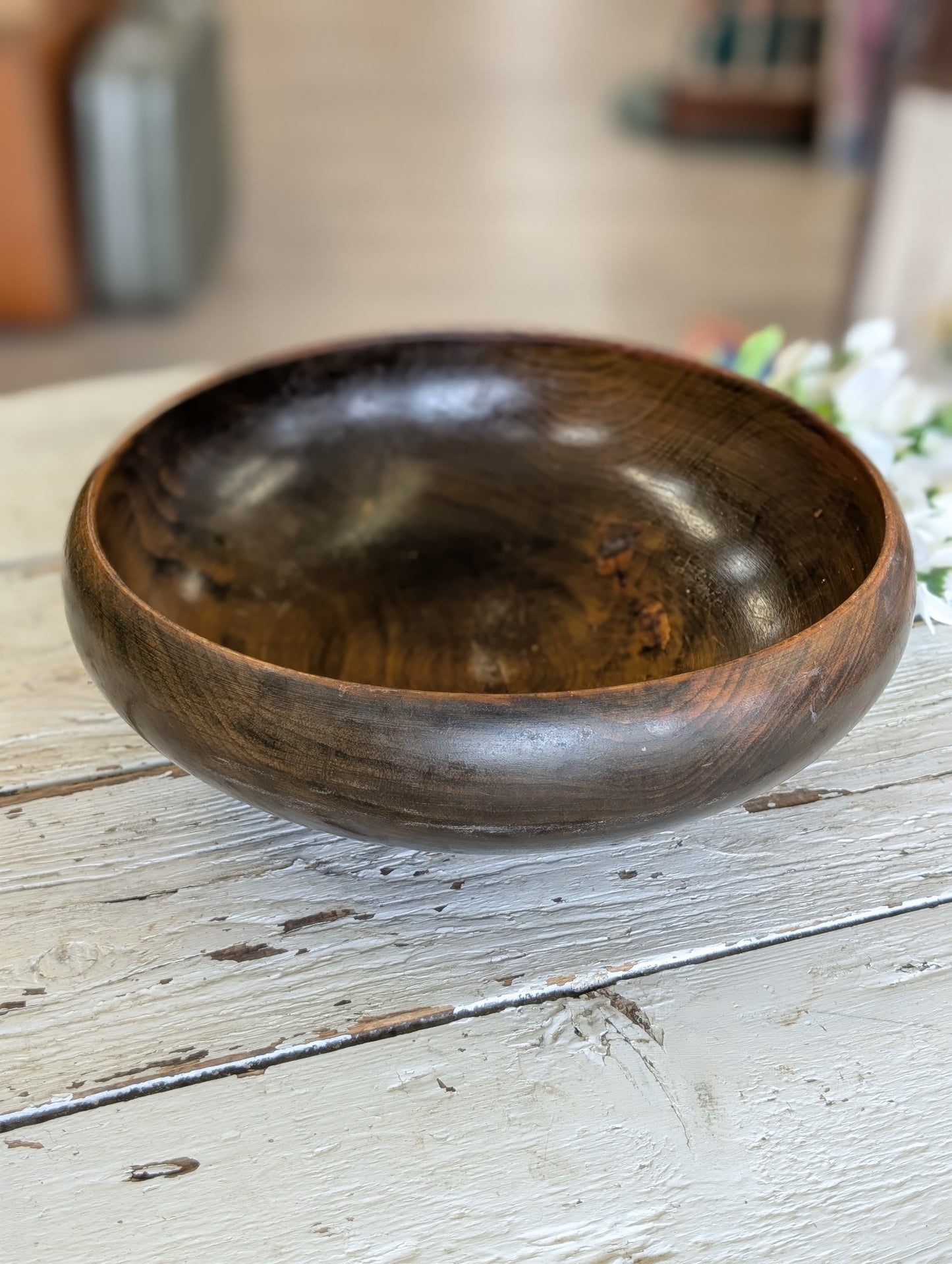 Wooden curved bowl