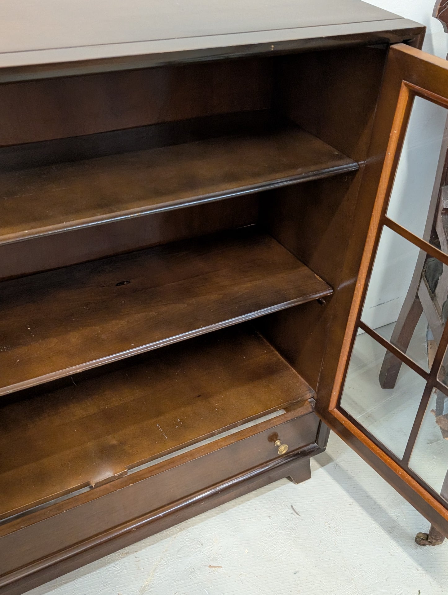 Glass display cabinet