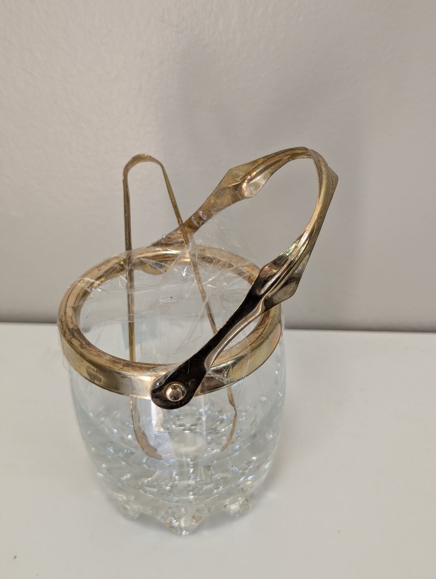 Cocktail ice cube container