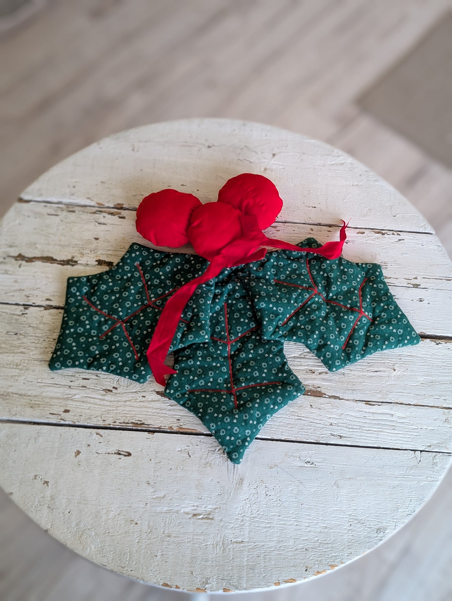 Set of 3 sewn holly leaves