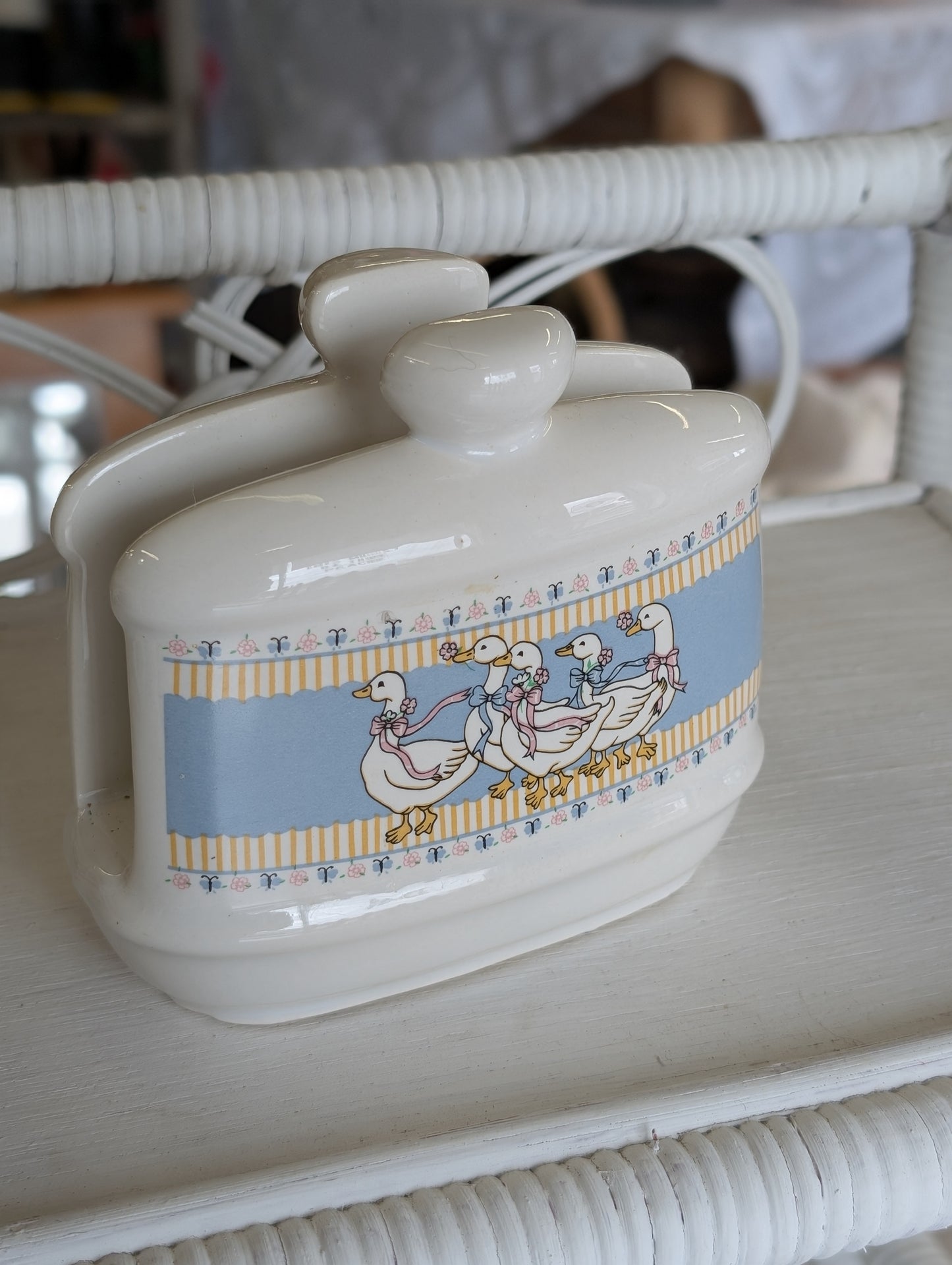 Geese with ribbon napkin holder