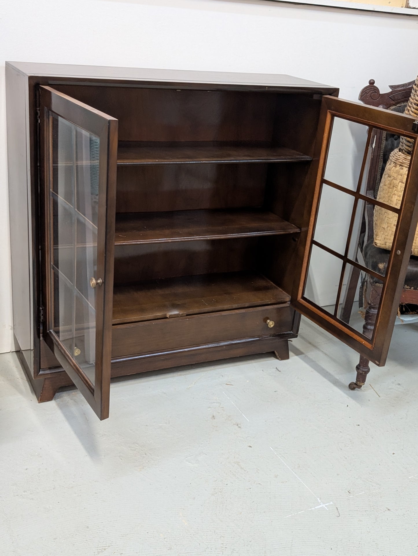 Glass display cabinet