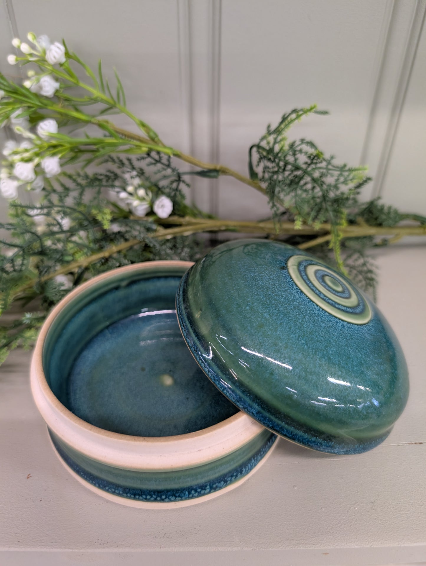 Pottery container