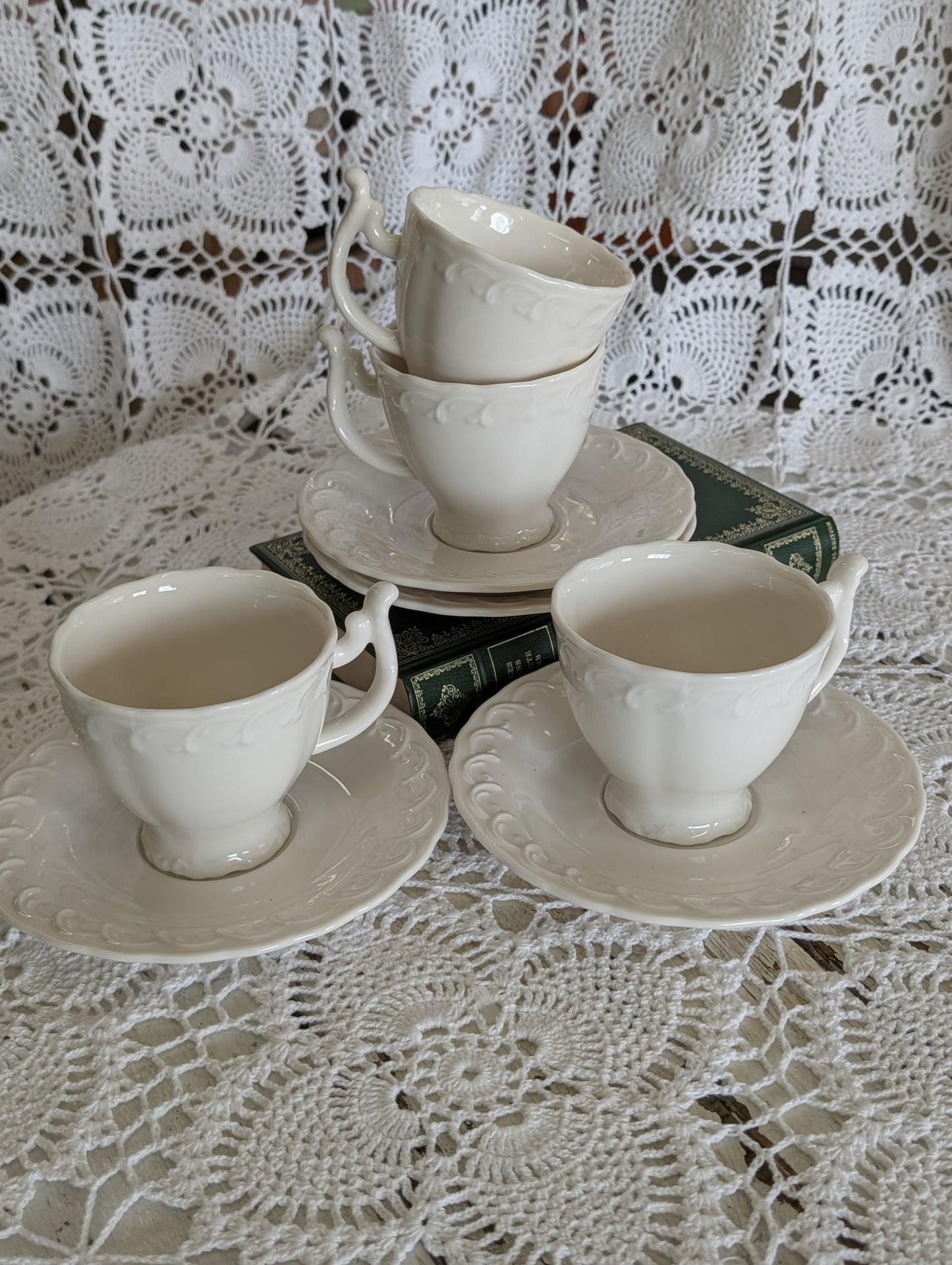 Set of 4 teacups