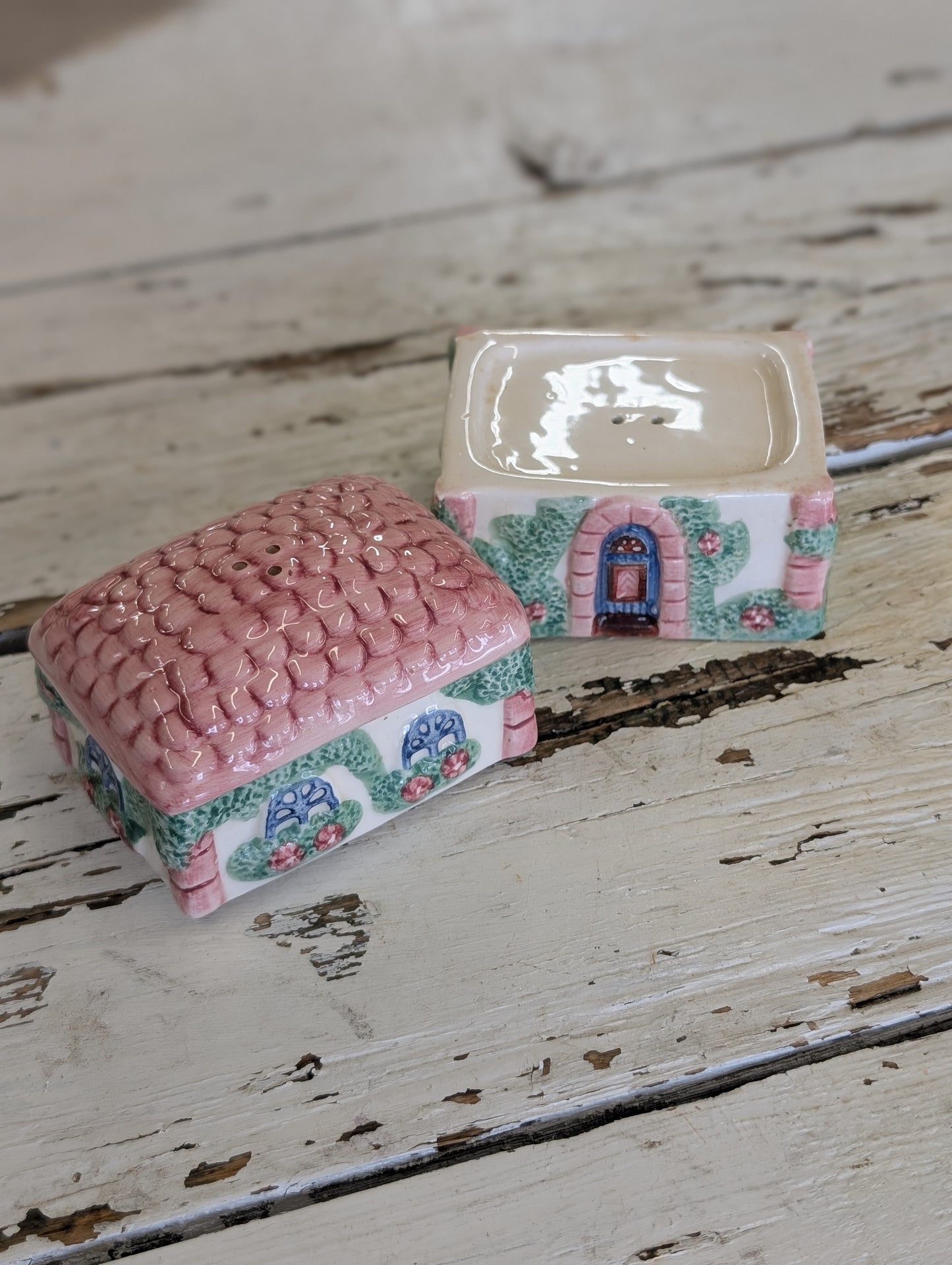 Cozy cottage salt and pepper