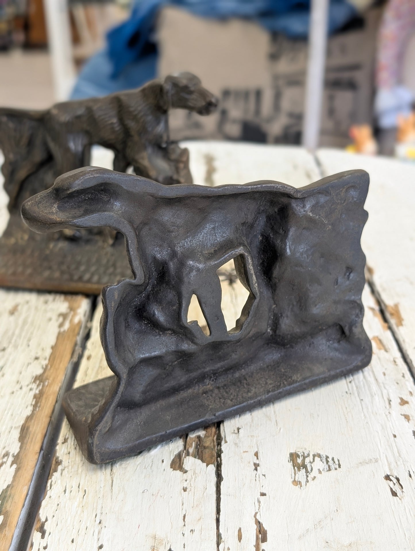 Pointer cast iron bookend set