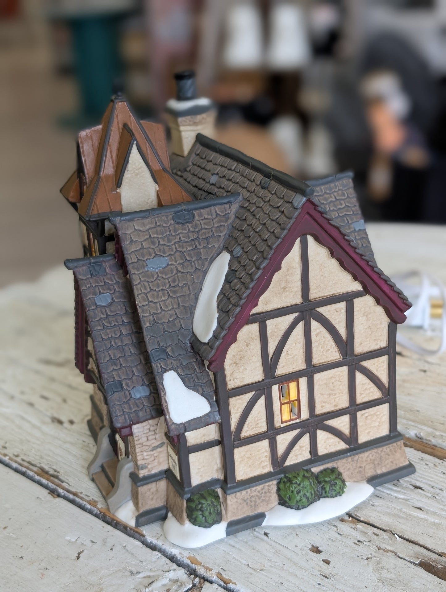 The Partridge & pear Light up Pub
