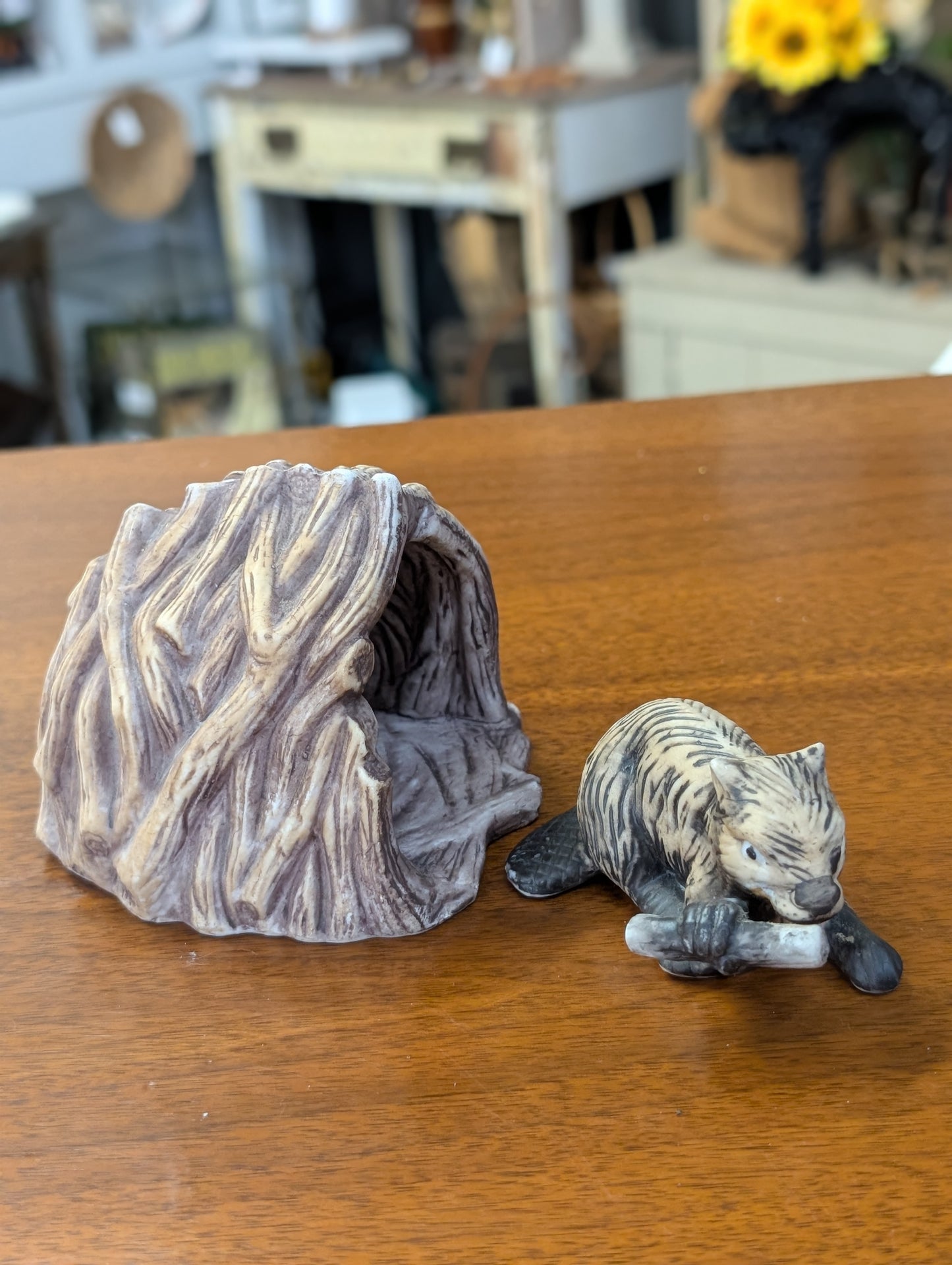 Woodland beaver figurine