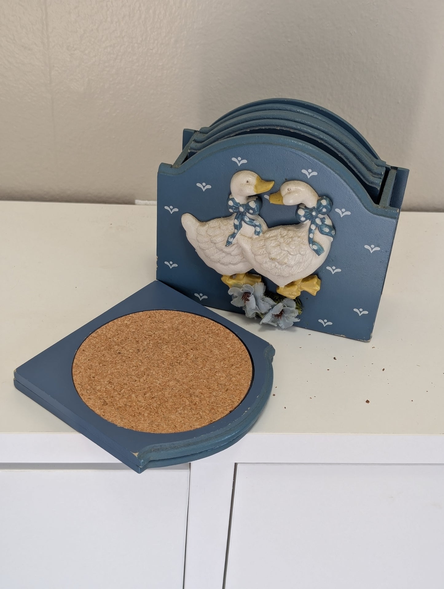 Blue ribbon geese coaster