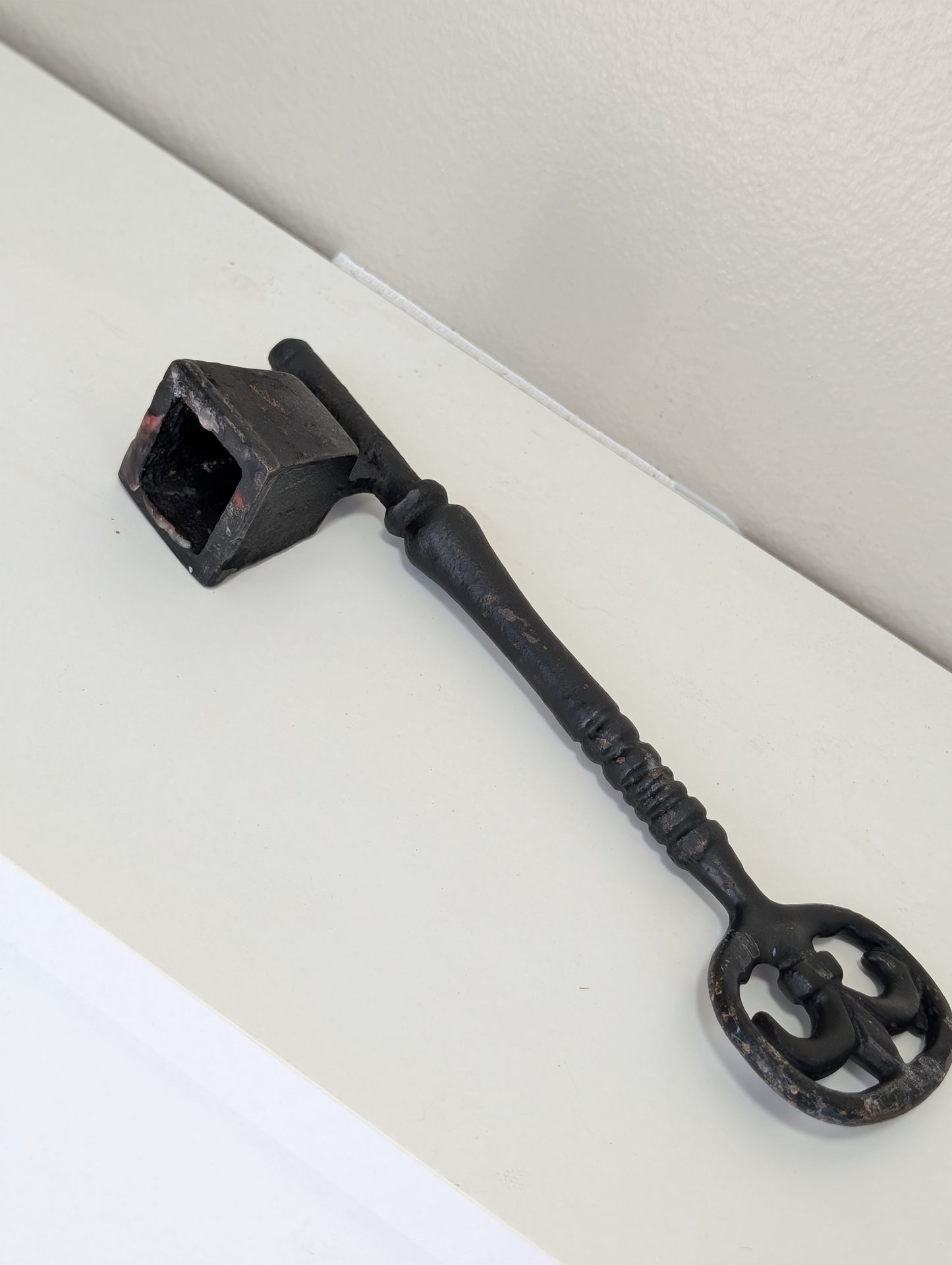 Key candle snuffer
