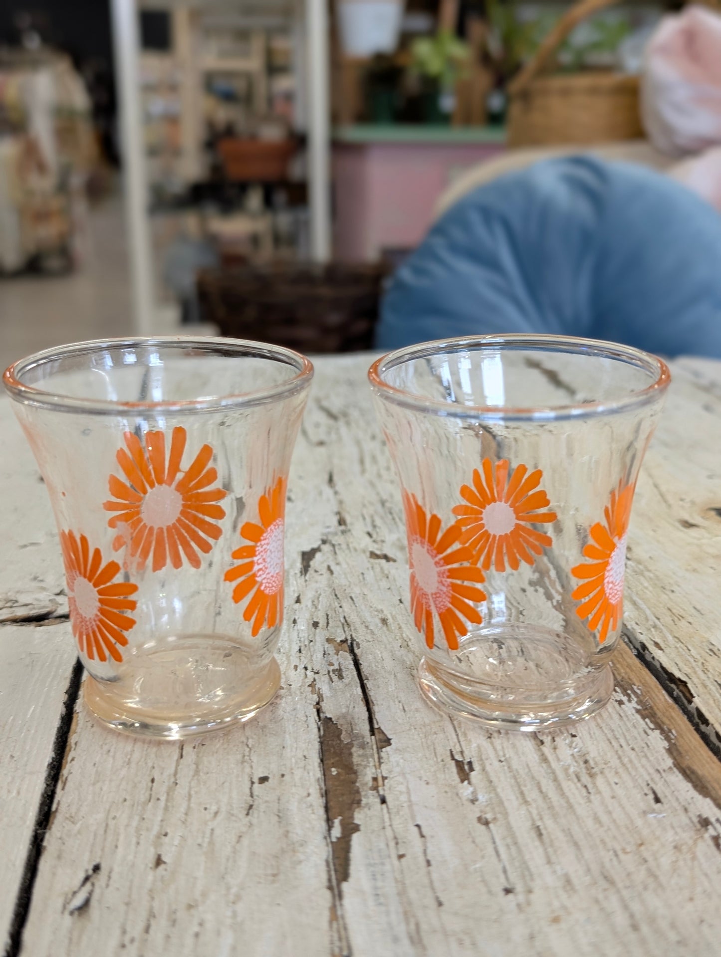 Set of daisy glasses
