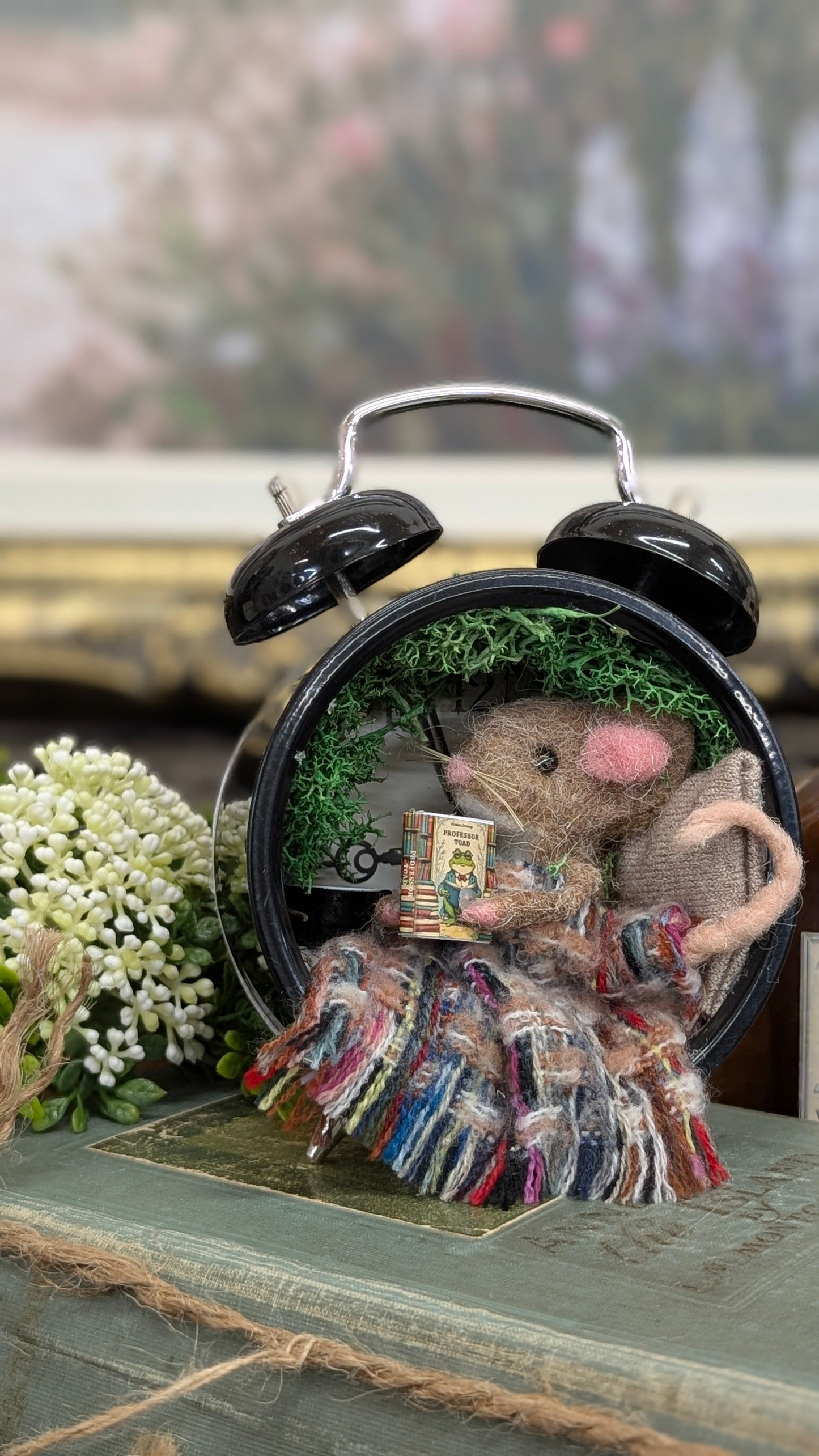 Posie the clock mouse