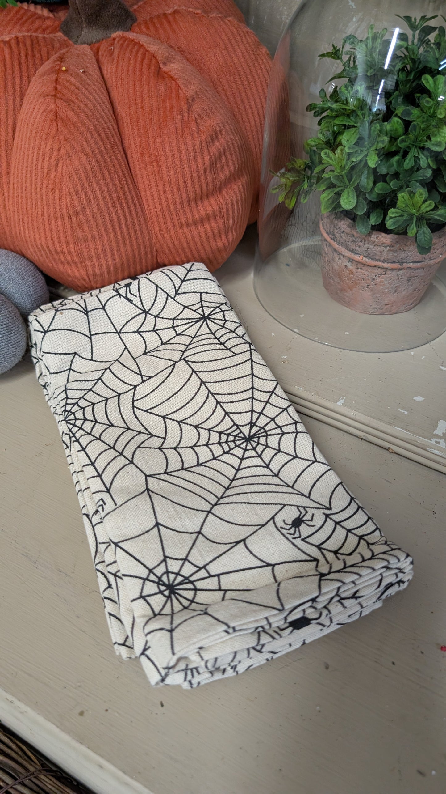 Set of 4 spider linens