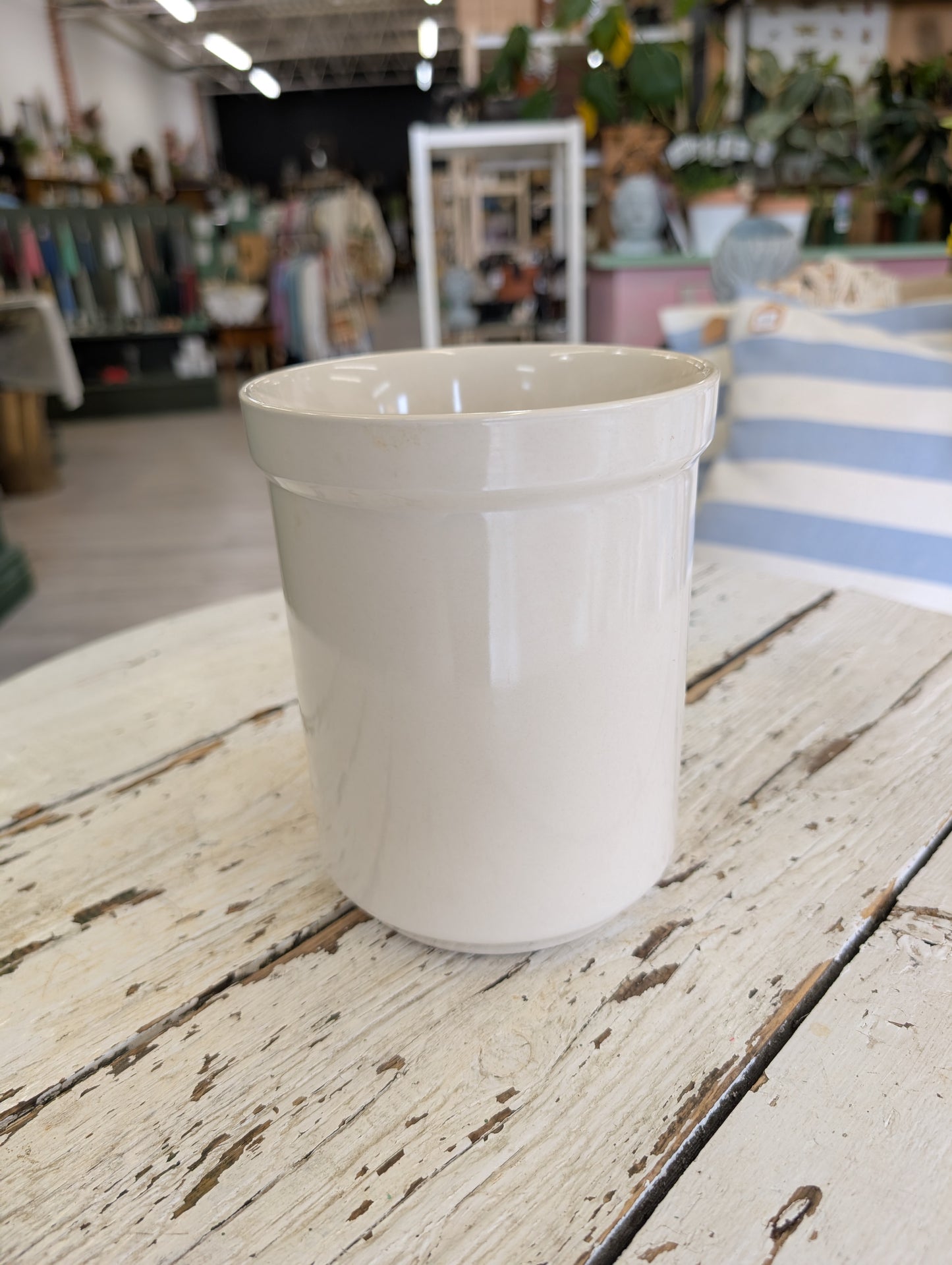 Kitchen utensil container