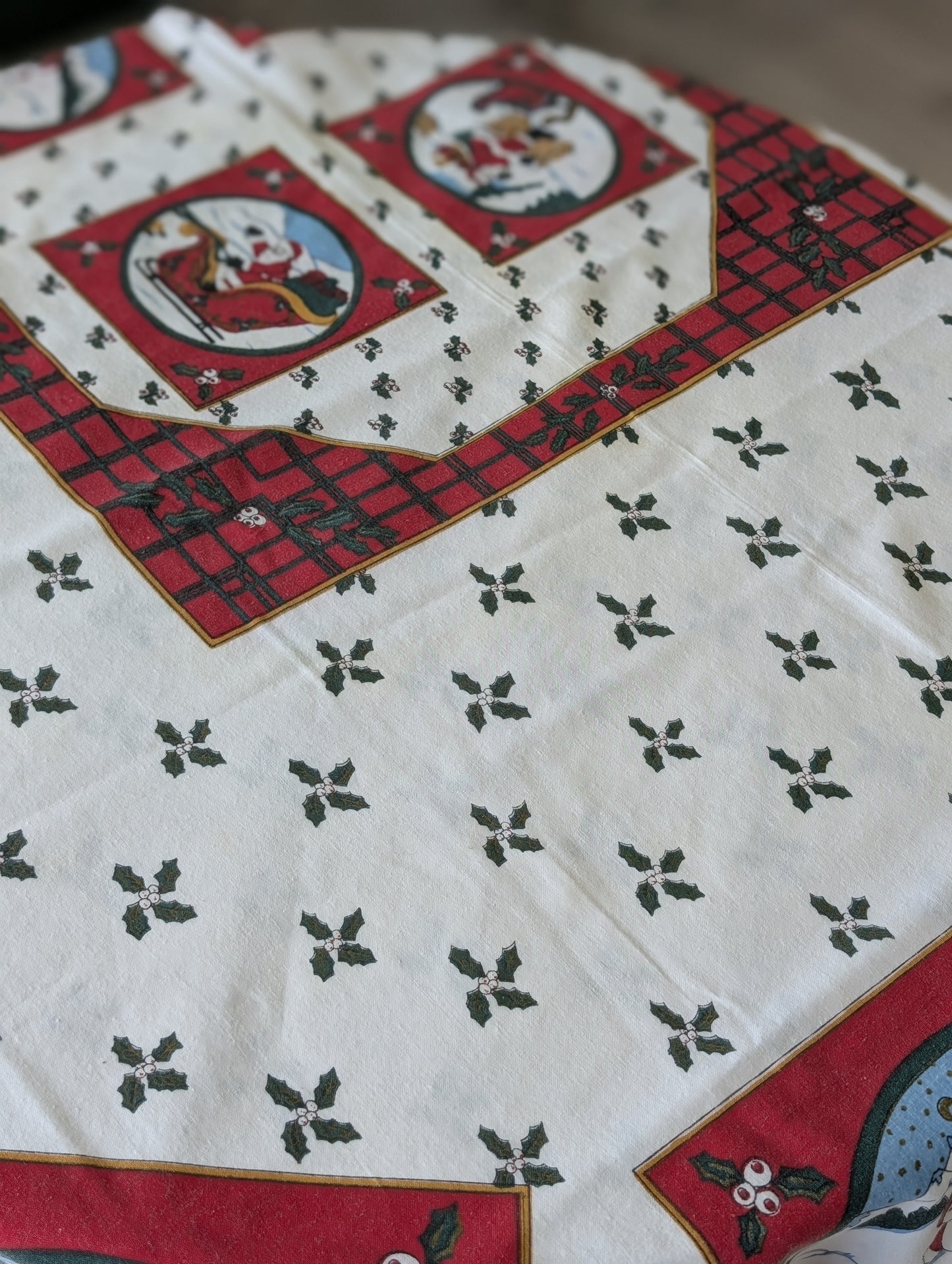 santa table clothe