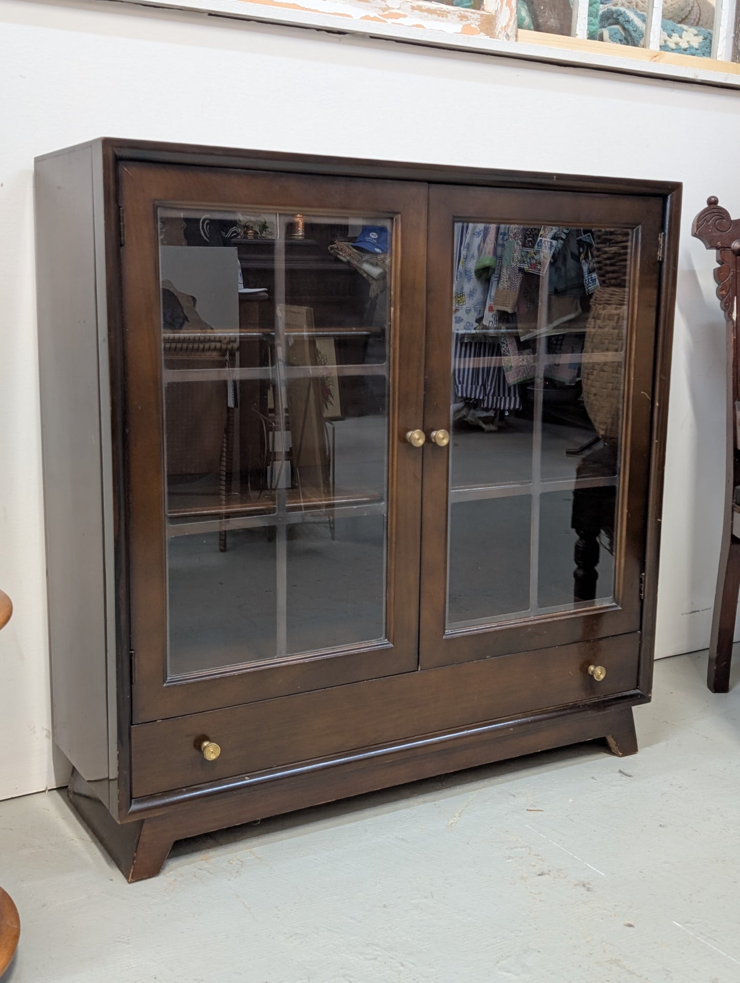 Glass display cabinet