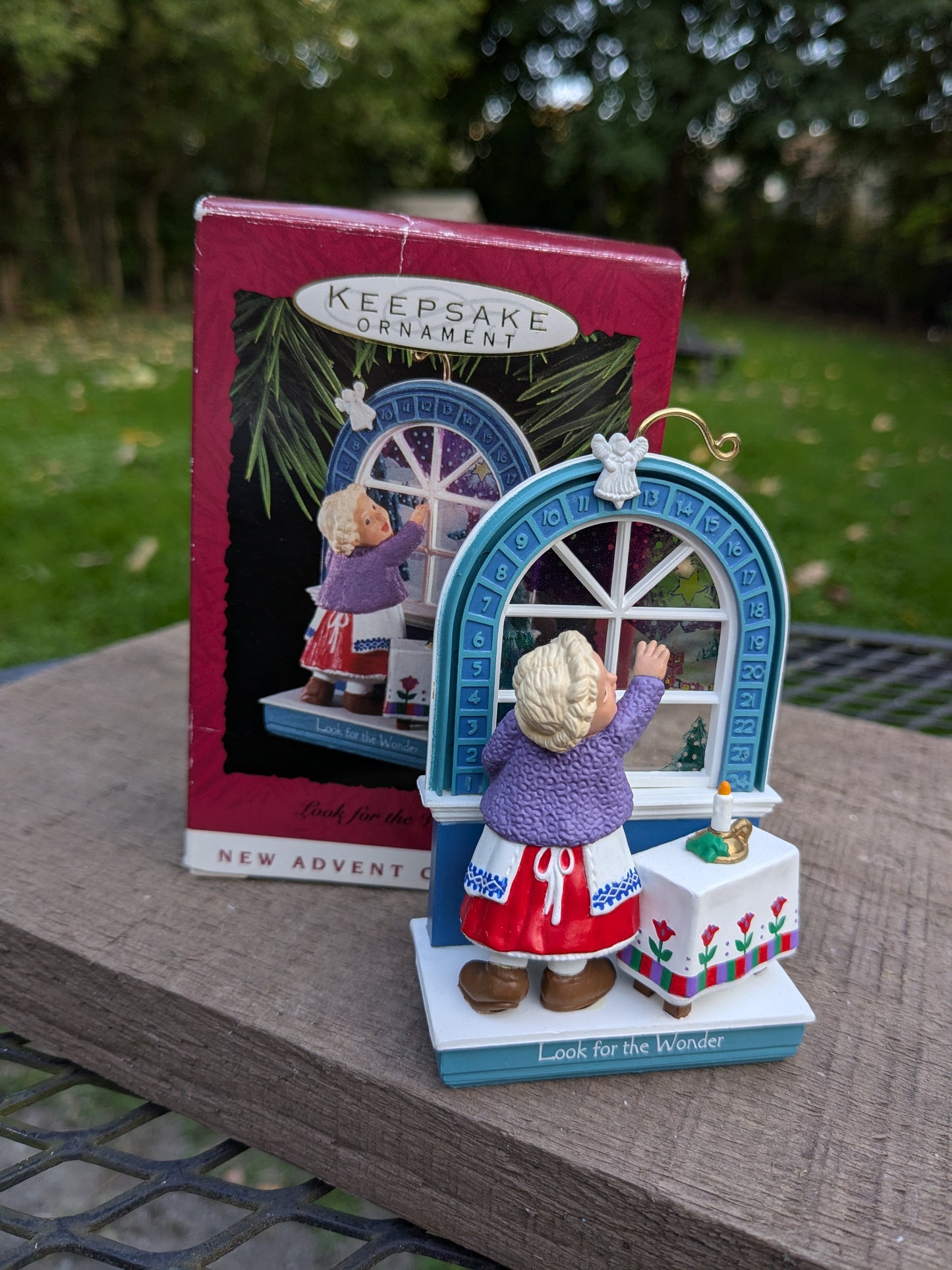 Keepsake ornament advent calendar