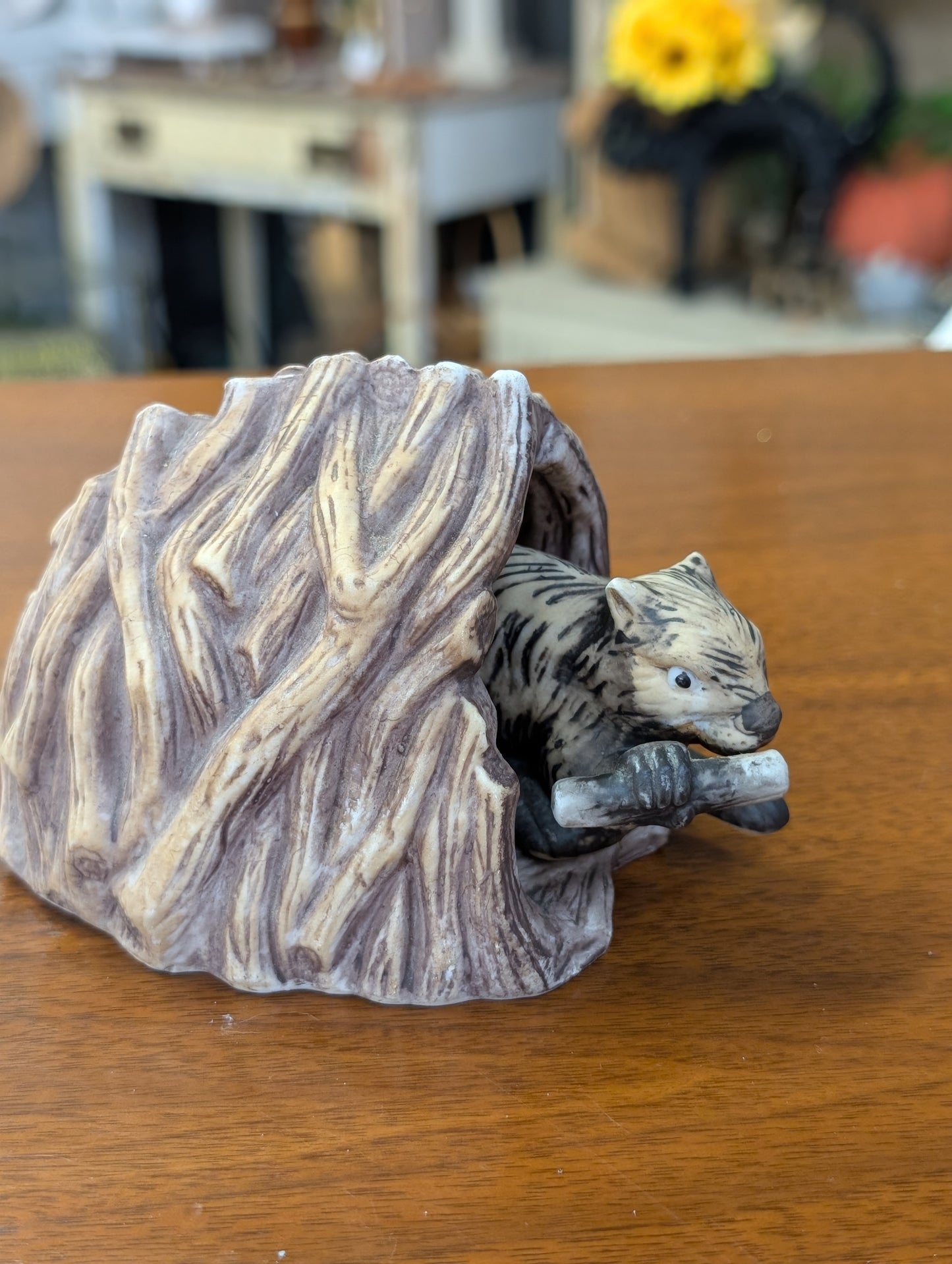 Woodland beaver figurine