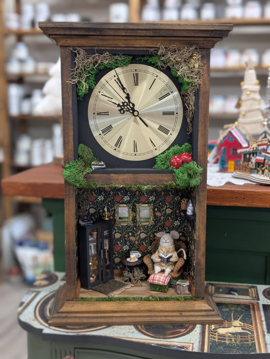 Tabitha the Mouse in Clock