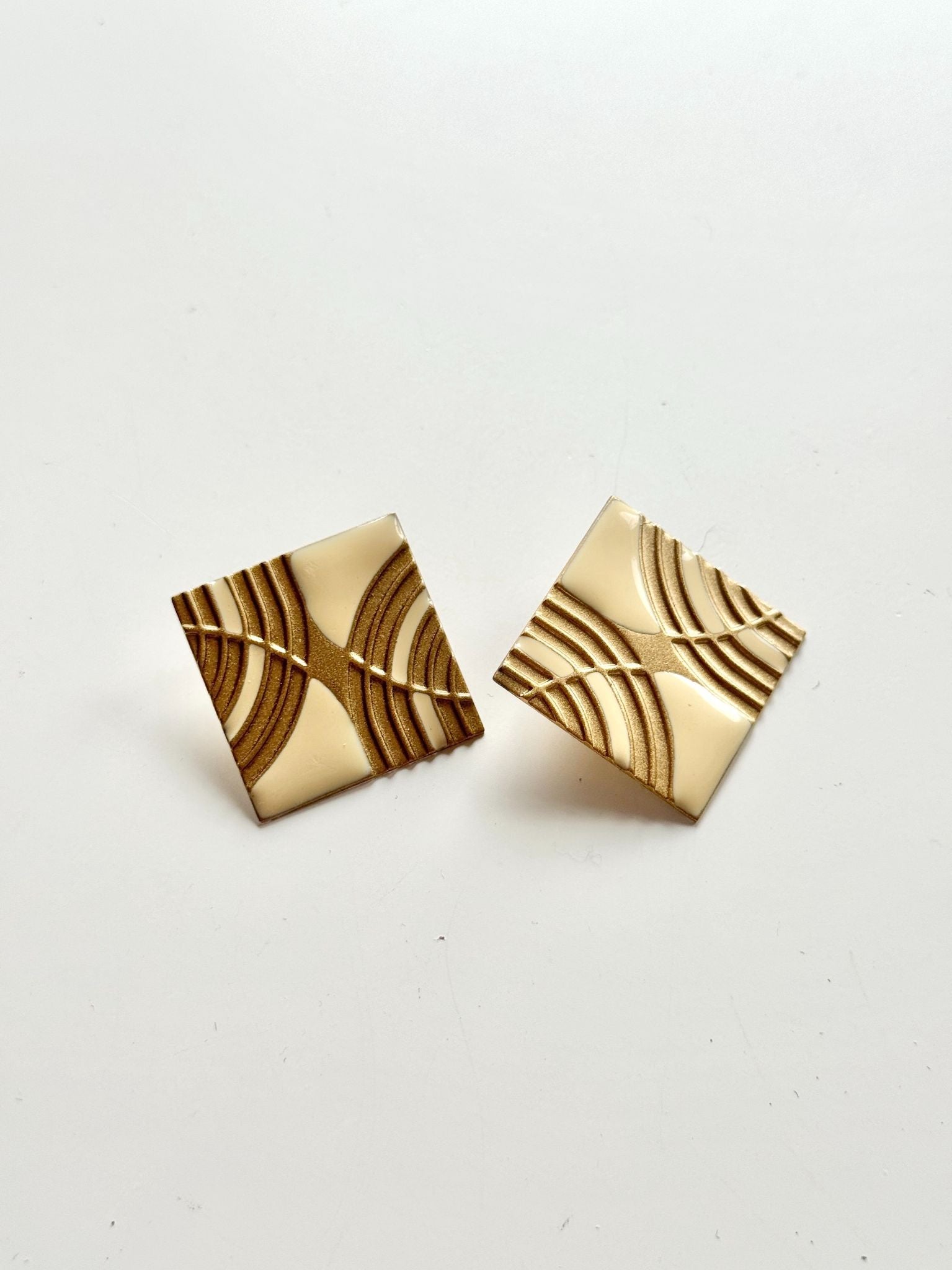 Vintage 80's Unsigned Gold Enamel Earrings - 1