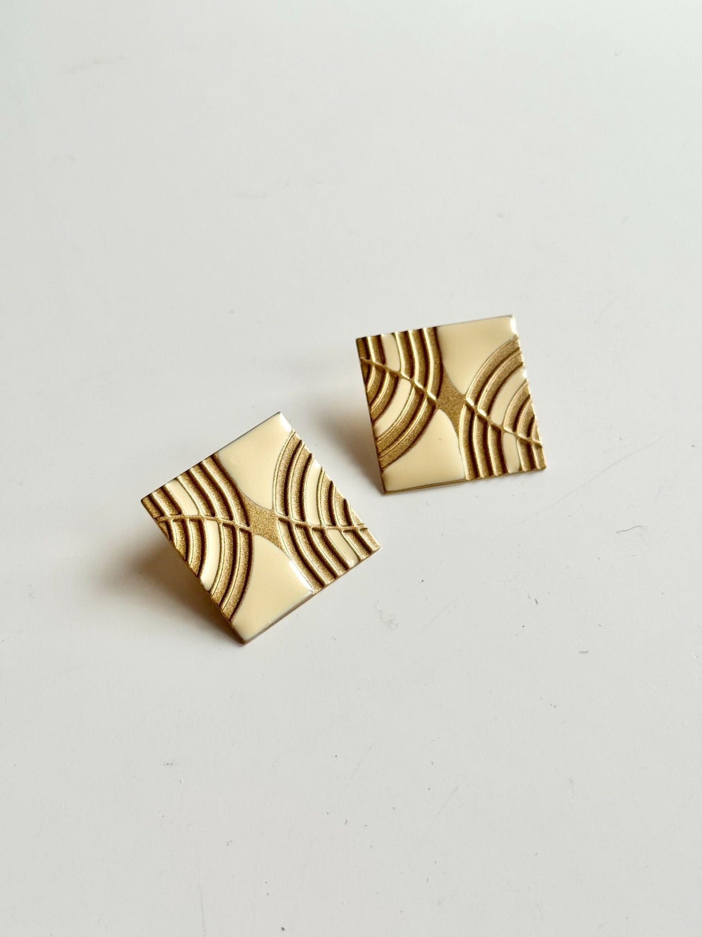 Vintage 80's Unsigned Gold Enamel Earrings - 2