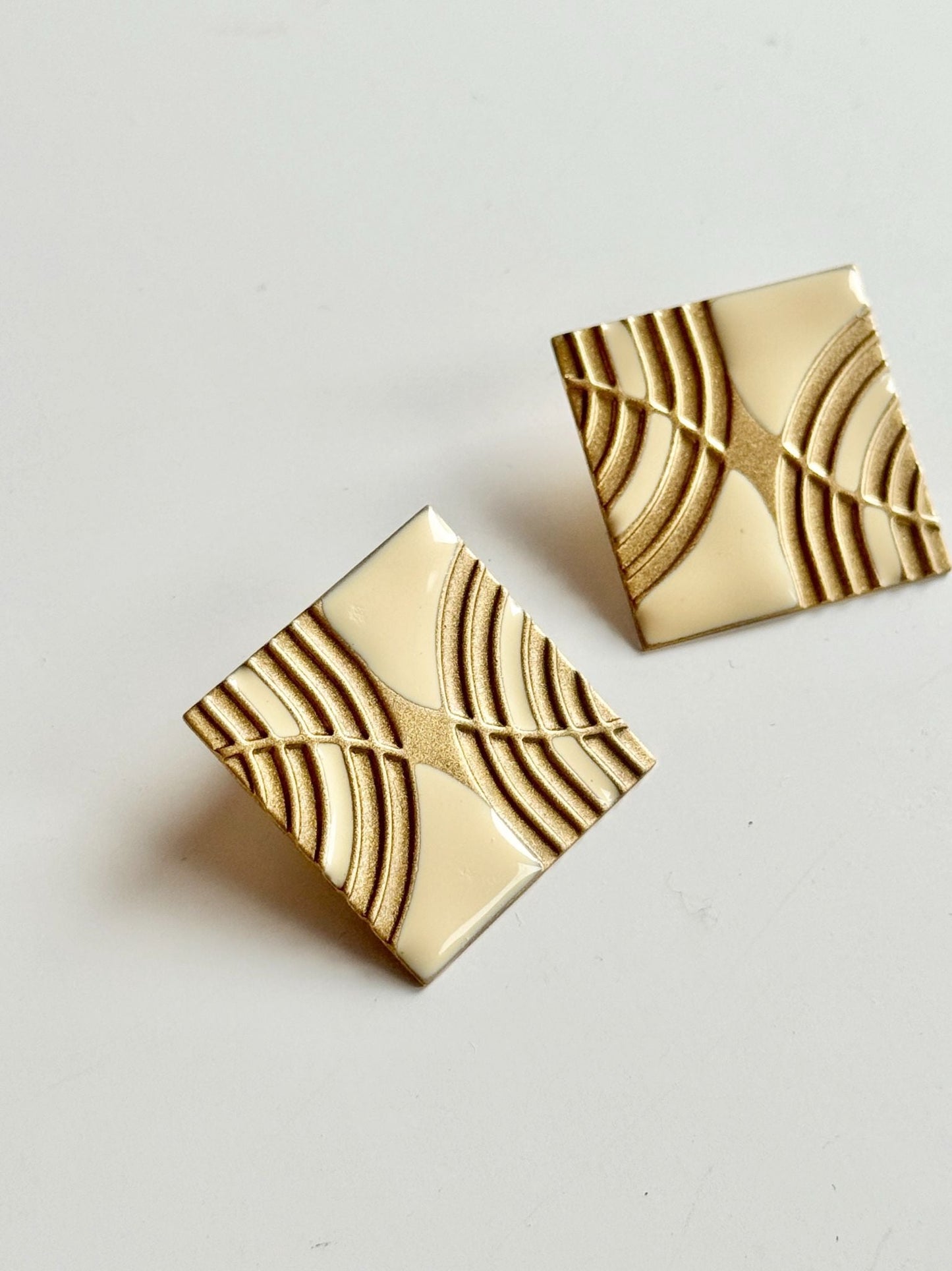 Vintage 80's Unsigned Gold Enamel Earrings - 3