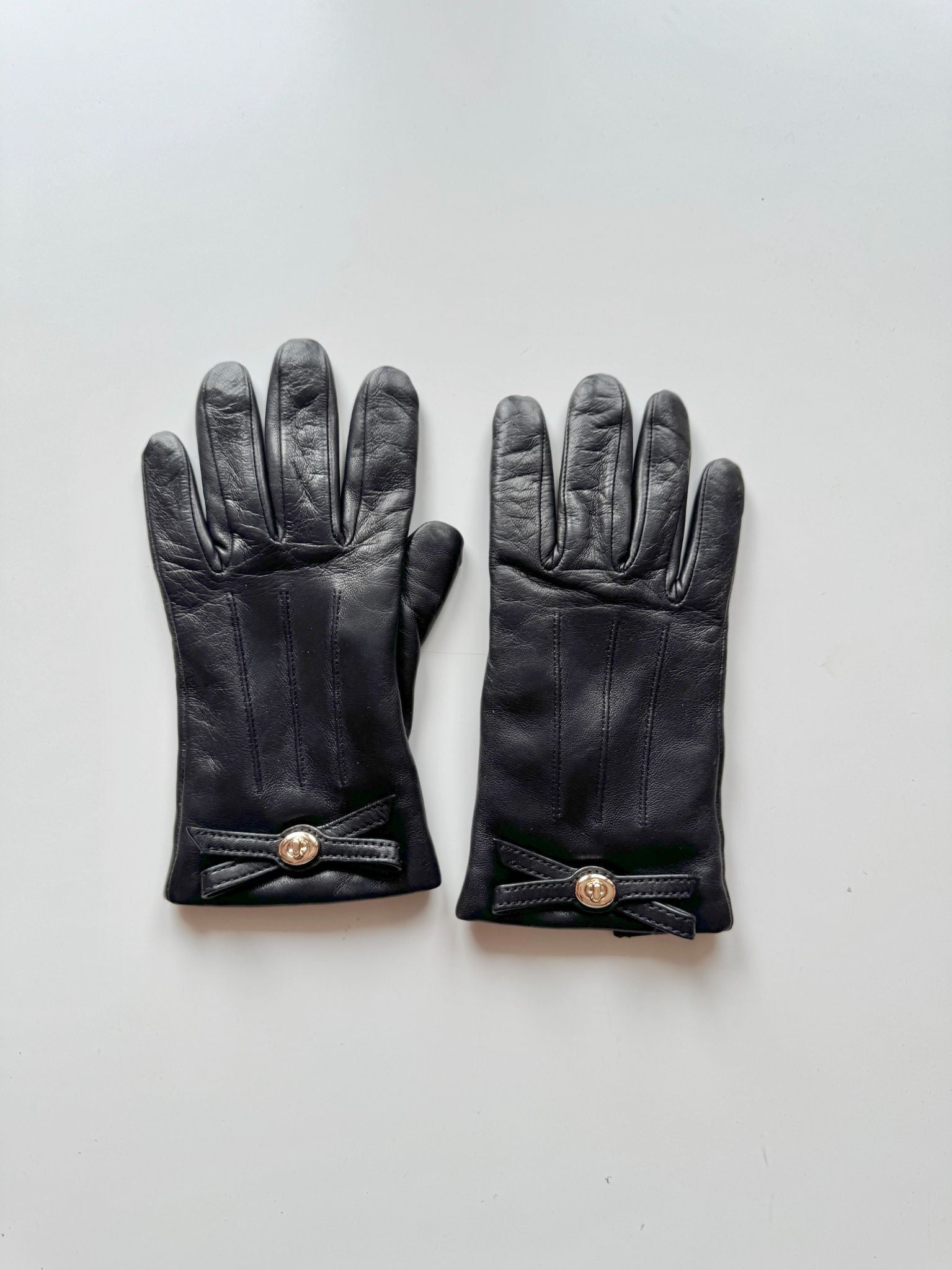 COACH Black Bow Turnlock Merino Leather Gloves4 - 1