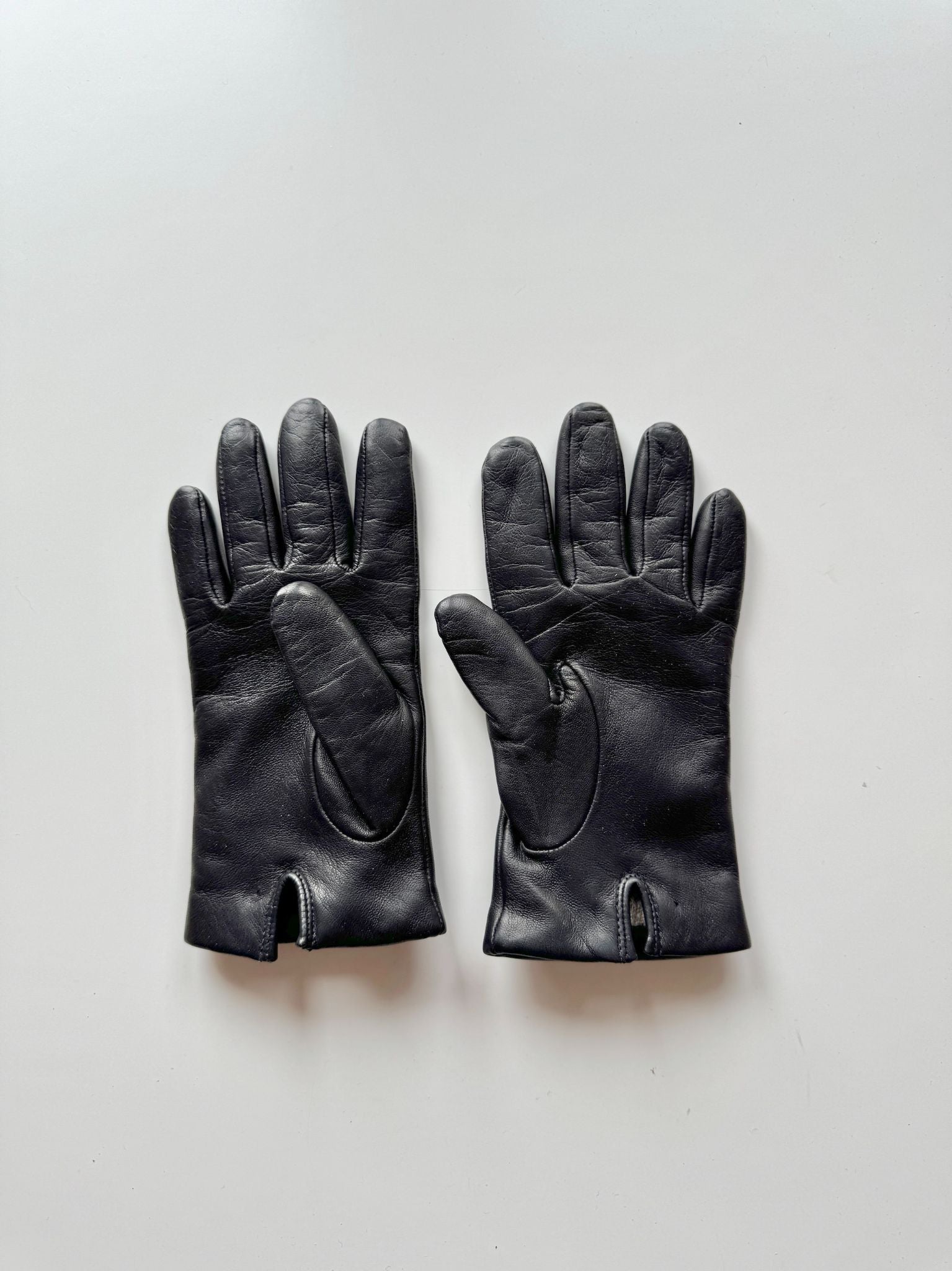 COACH Black Bow Turnlock Merino Leather Gloves4 - 4