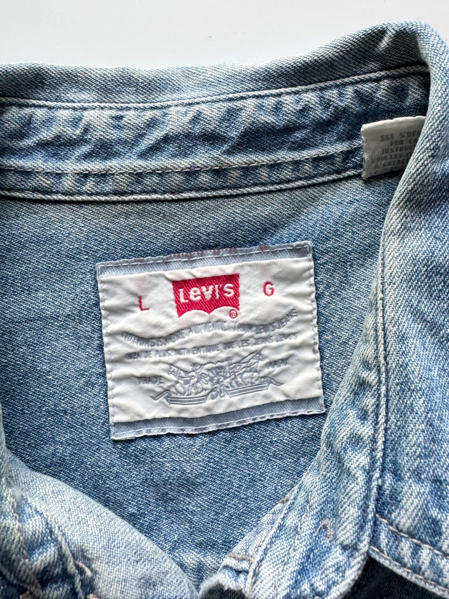 Vintage 2000's LEVI'S Denim Cropped Shirt, Size L - 4