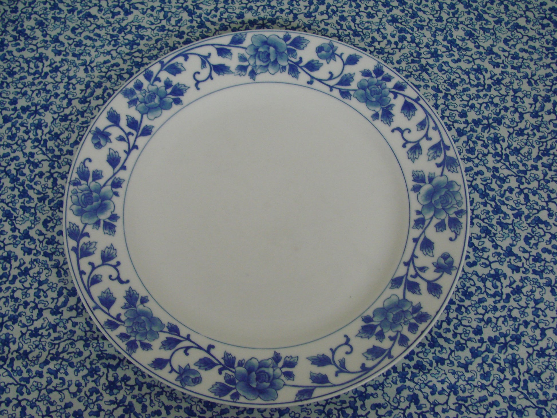 Blue and white floral plate - 1