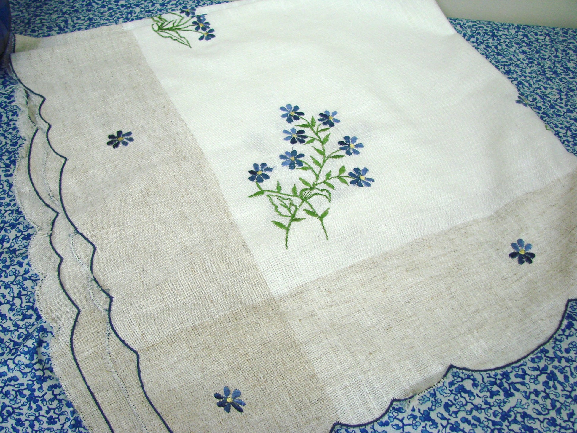 Blue floral small square tablecloth - 1