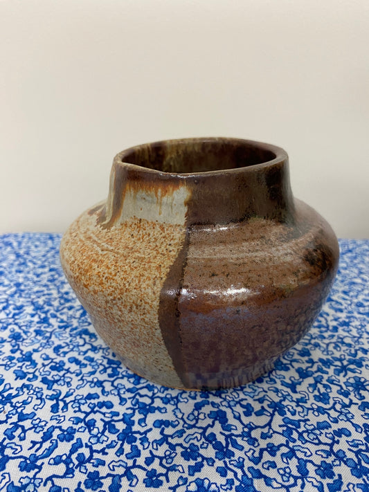 Pottery vessel - neutral - 1