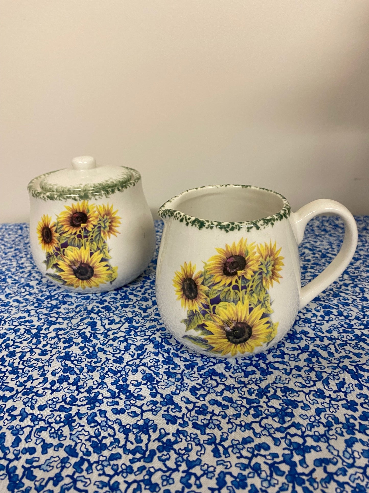 Sunflower cream and sugar dishes - 1