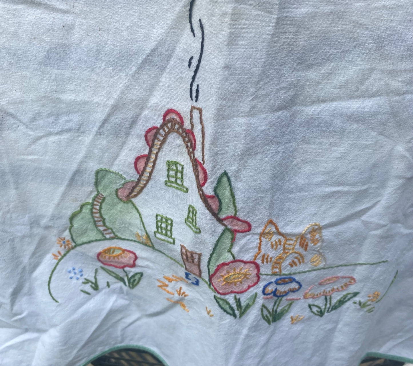 Vintage Embroidered Cottage Apron - 2