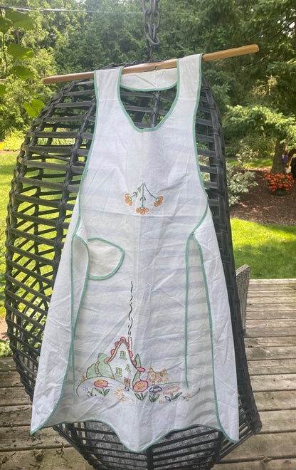 Vintage Embroidered Cottage Apron - 4