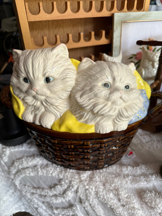 Albert’s Mold Vintage Ceramic cat basket - 1