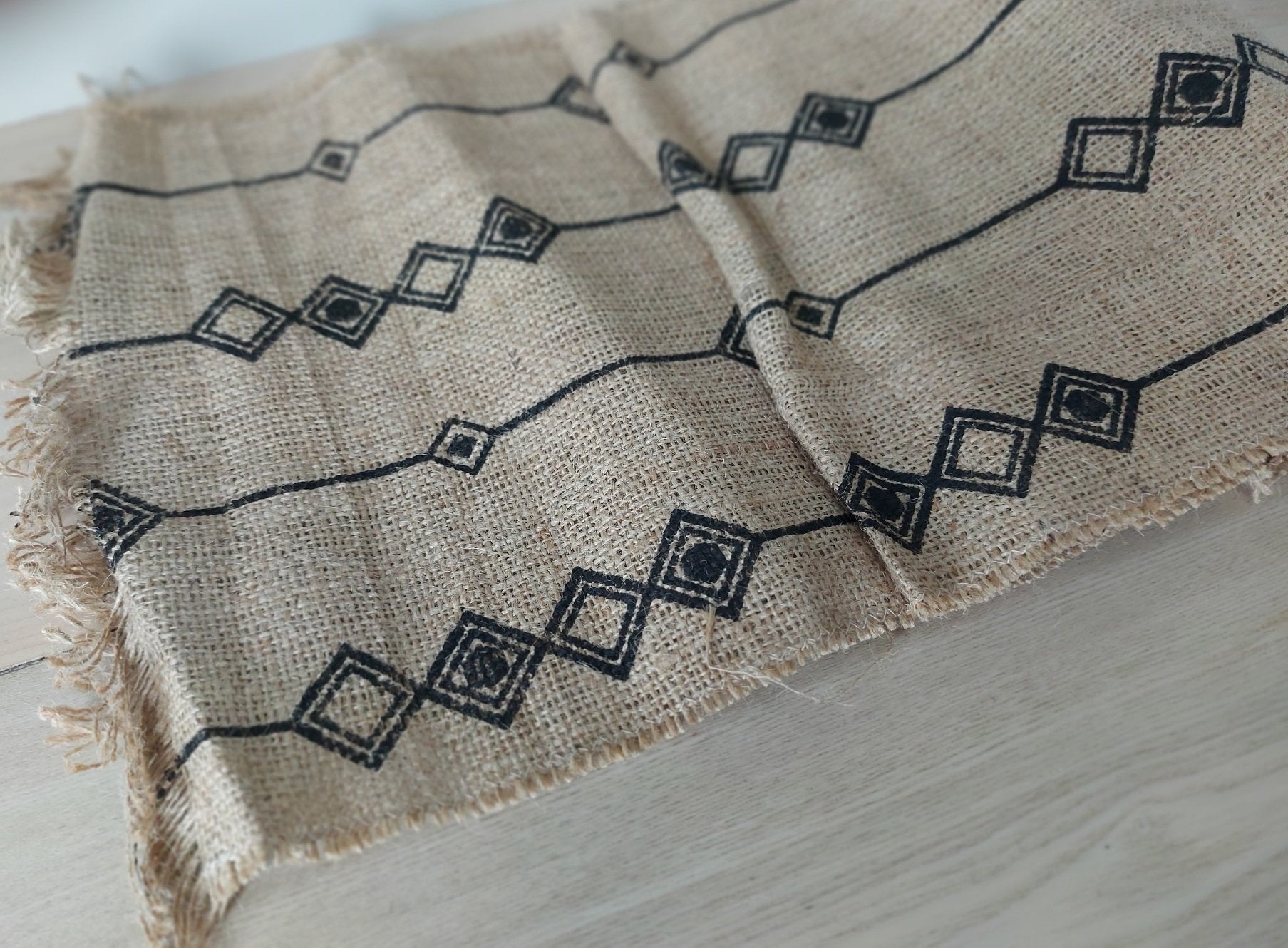 Burlap table runner - 1