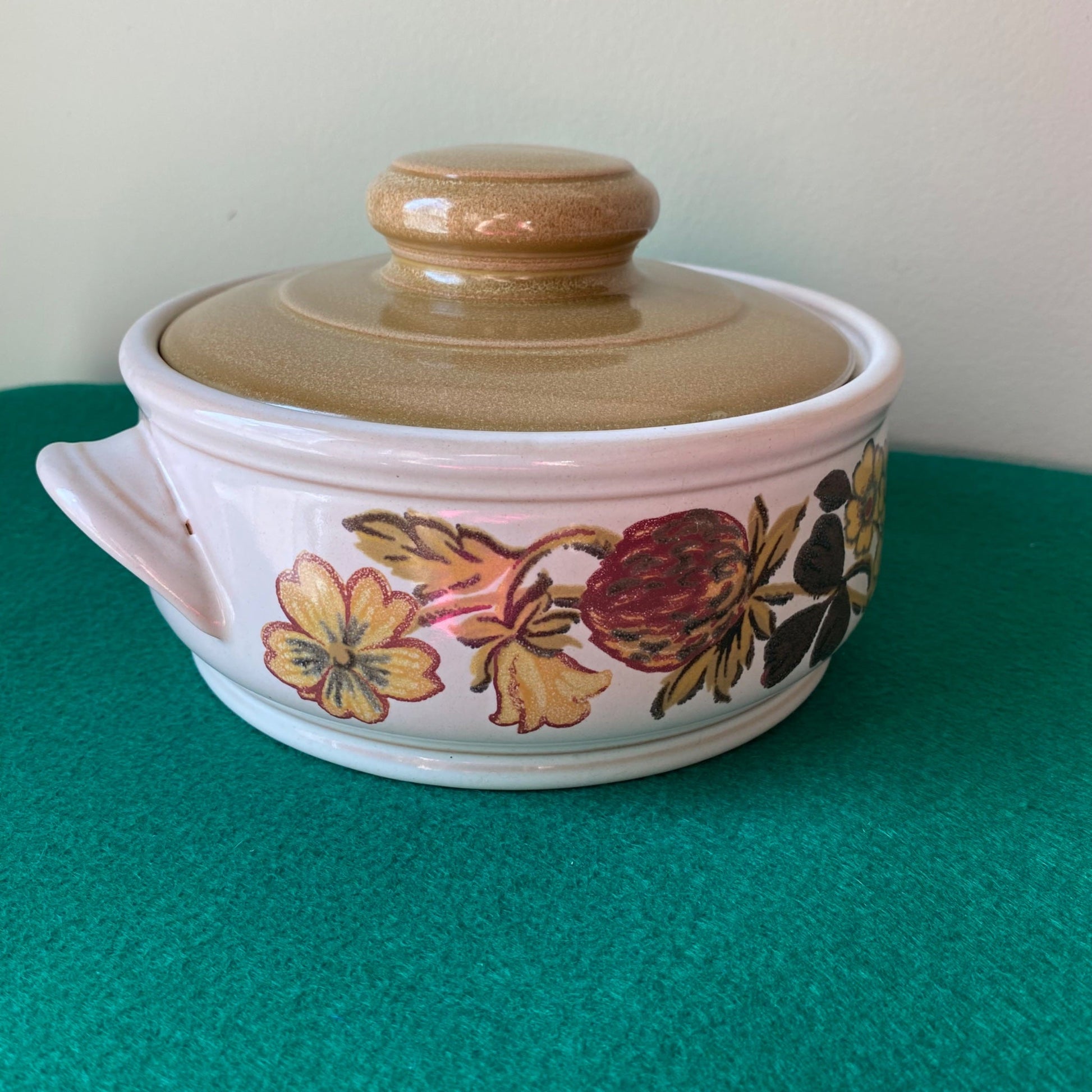 Sadler Clover Covered Stoneware Casserole - 1