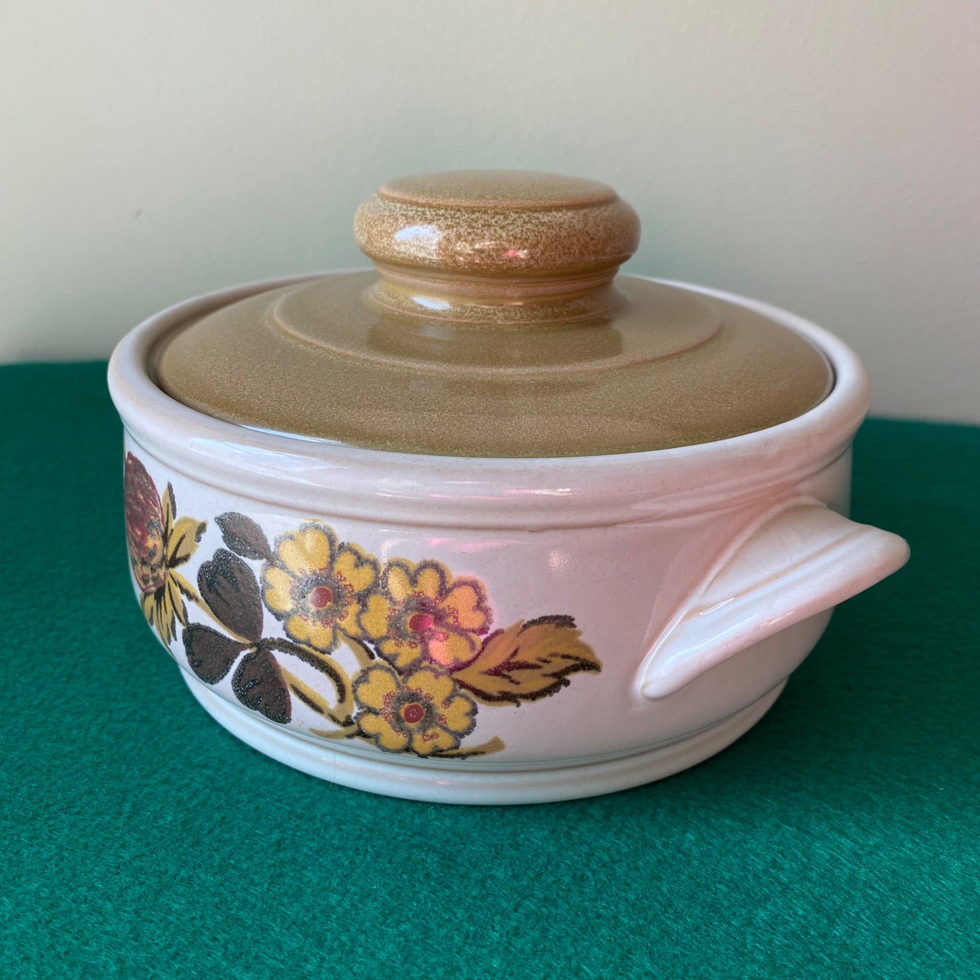 Sadler Clover Covered Stoneware Casserole - 2