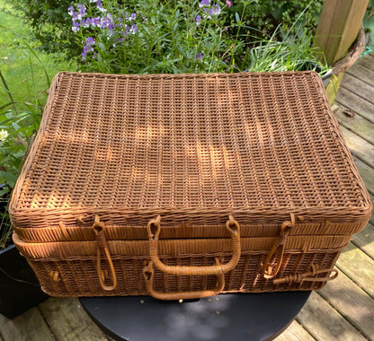 Large Wicker Picnic Basket with Lid - 2